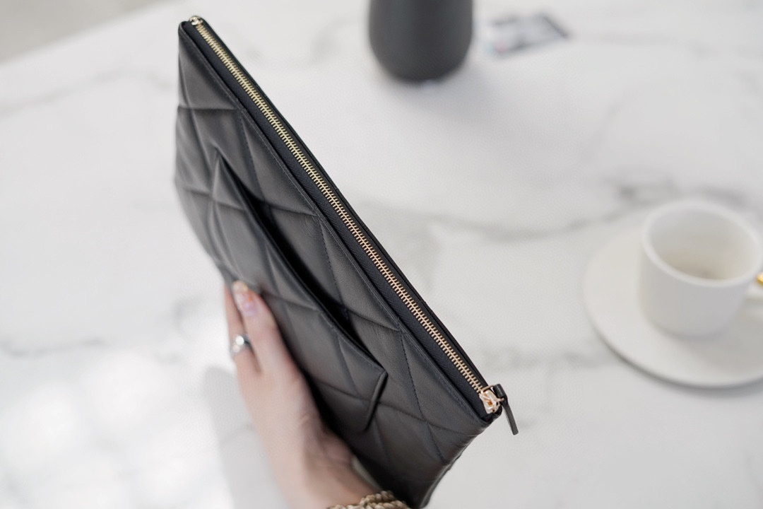 𝗖𝗛𝗔𝗘𝗡𝗟✦Classic 19 Series Imported Channel Special Lambskin🐑 Carry-on Clutch Bag Classic ➼ Black Gold