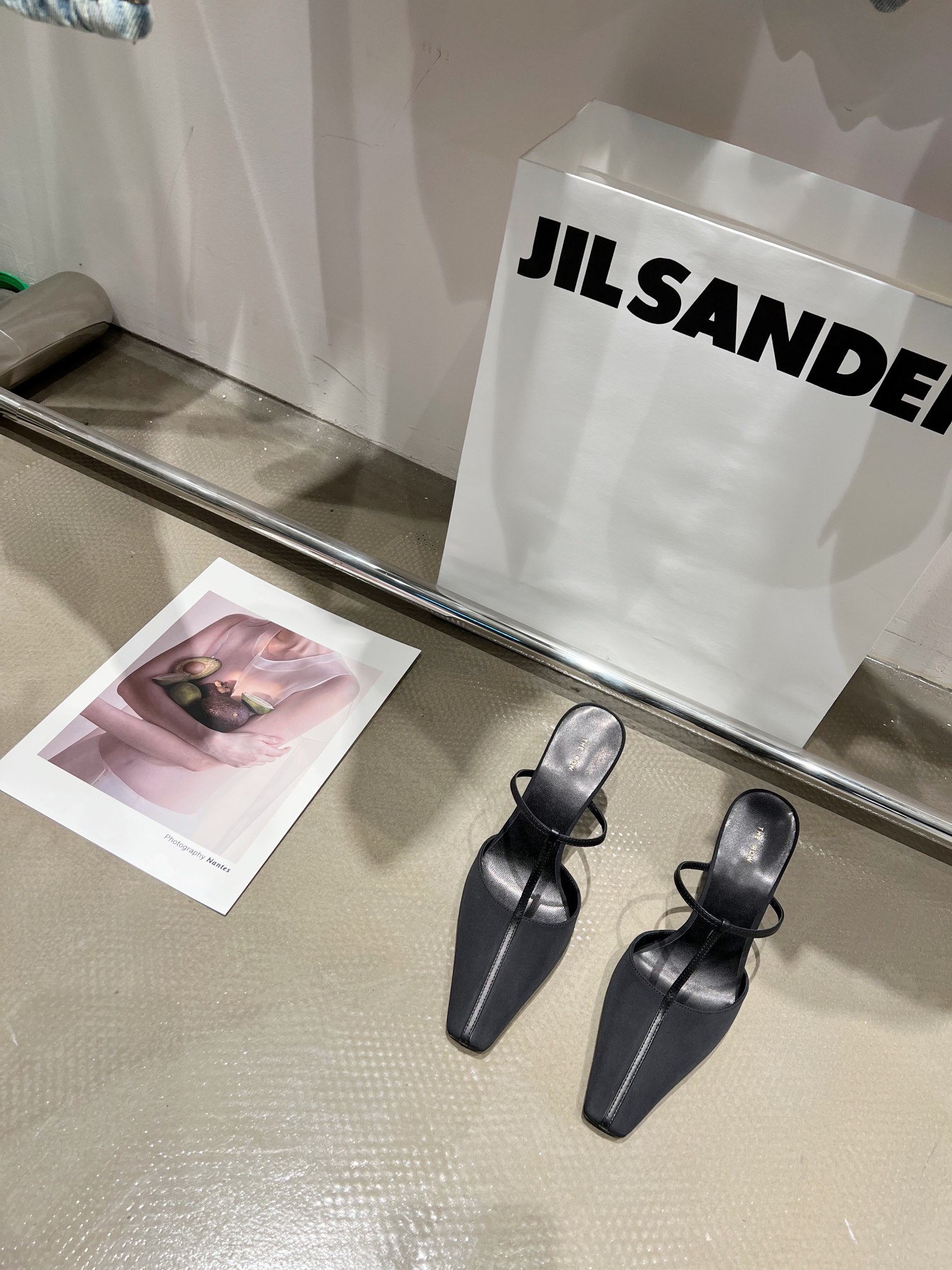 𝐓𝐡𝐞 𝐫𝐨𝐰 ｜𝟐𝟎𝟐𝟐/𝐒𝐒 𝐧𝐞𝐰 Retro minimalist wrap-around heels Custom leather Original outsole