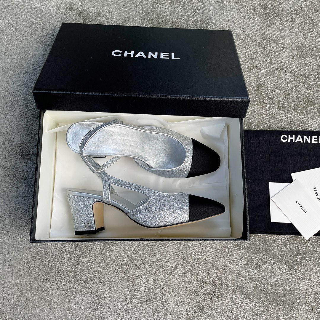 CHANEL especially popular color blocking single shoes continue the classic Chanel characteristics