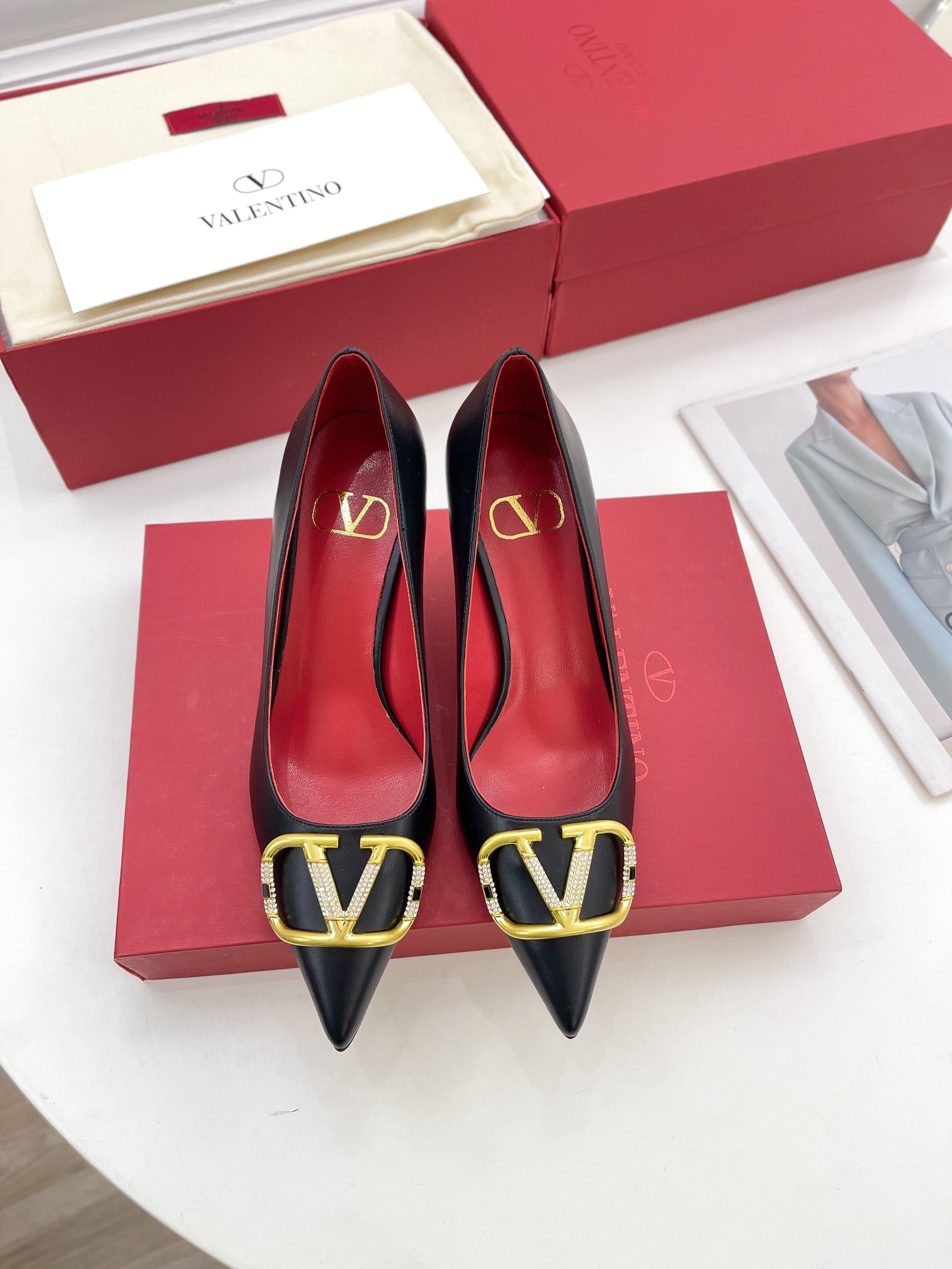 【Valentino】𝟐𝟎𝟐𝟏/𝐒𝐒 𝐧𝐞𝐰 Valentino 2022 spring and summer new large V diamond buckle high heels on the new