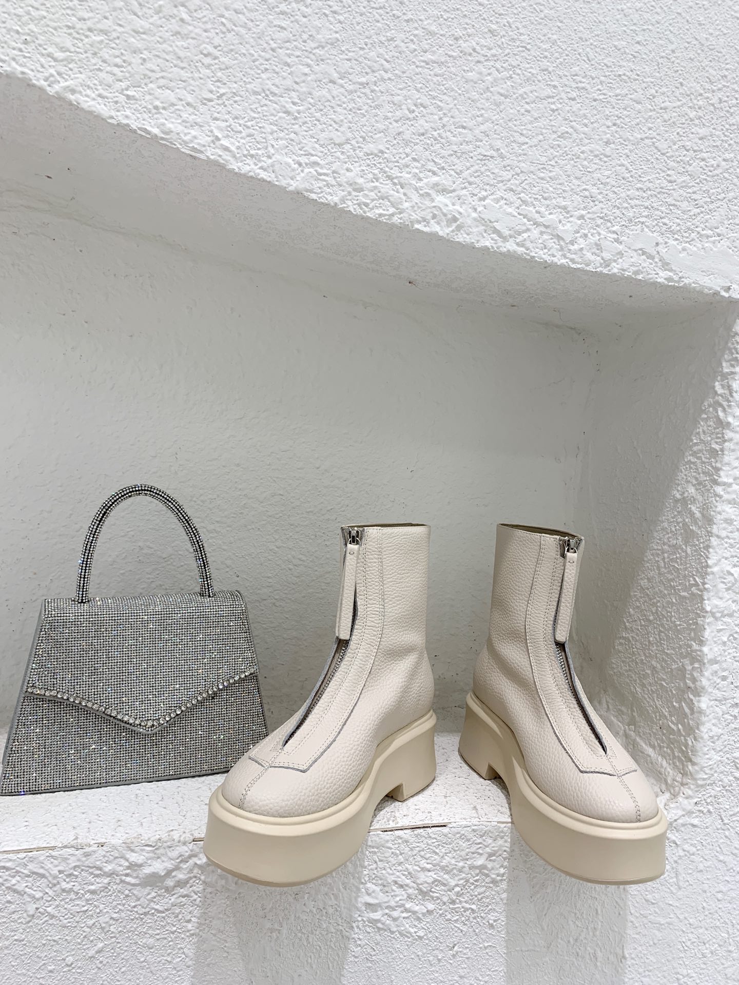 THE ROW · 𝟐𝟎𝟐𝟎 New autumn and winter products, top version ✔️ It's not too late, the original outsole