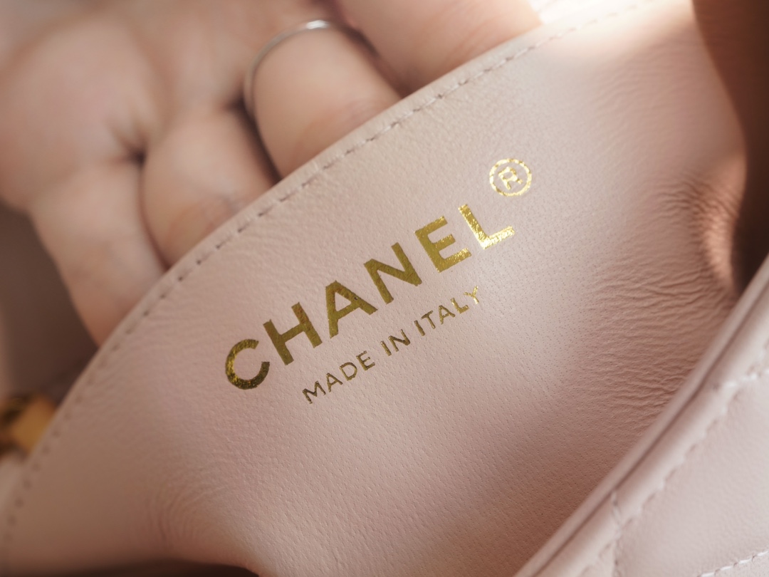 𝗖𝗛𝗔𝗘𝗡𝗟✦Metal ball square fat man genuine leather cherry blossom powder🌸