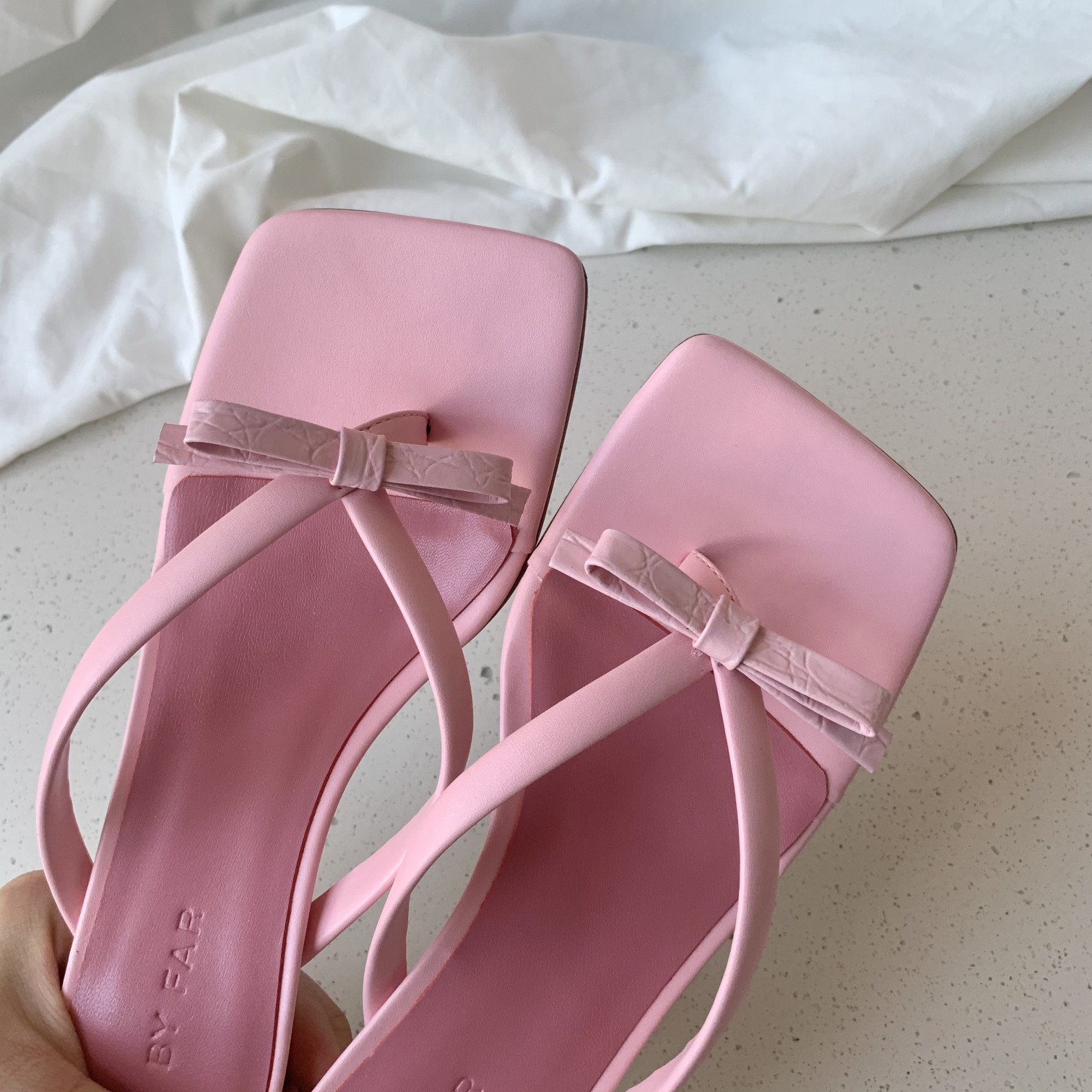 BY FAR | 𝟐𝟎𝟐𝟏/𝐒𝐒 𝐧𝐞𝐰 BY FAR21 spring and summer square-toed flip flops A series of super summer colors