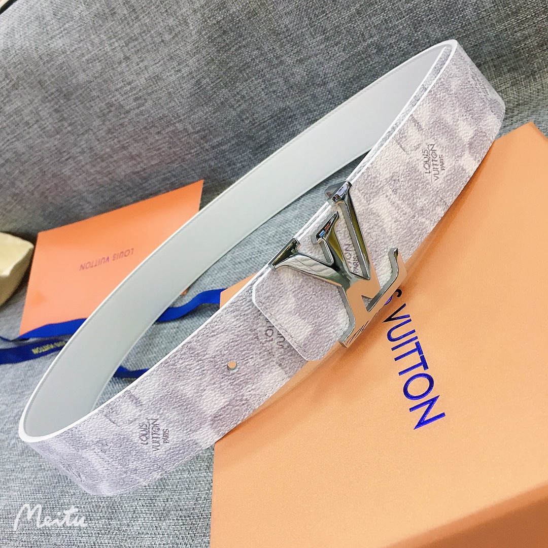 LOUIS VUITTO reversible belt in Monogram canvas and leather