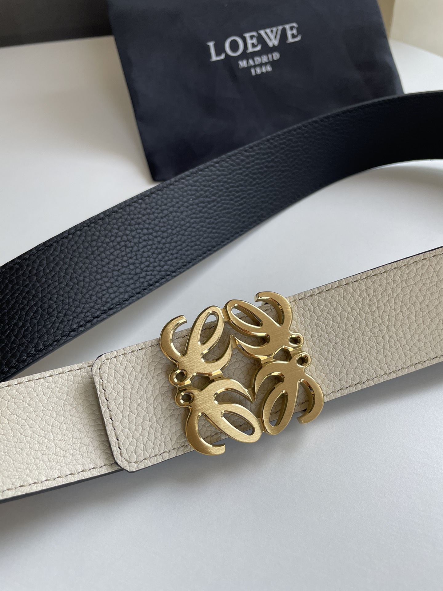 LOEVE stainless steel logo pattern metal buckle with top layer cowhide reversible