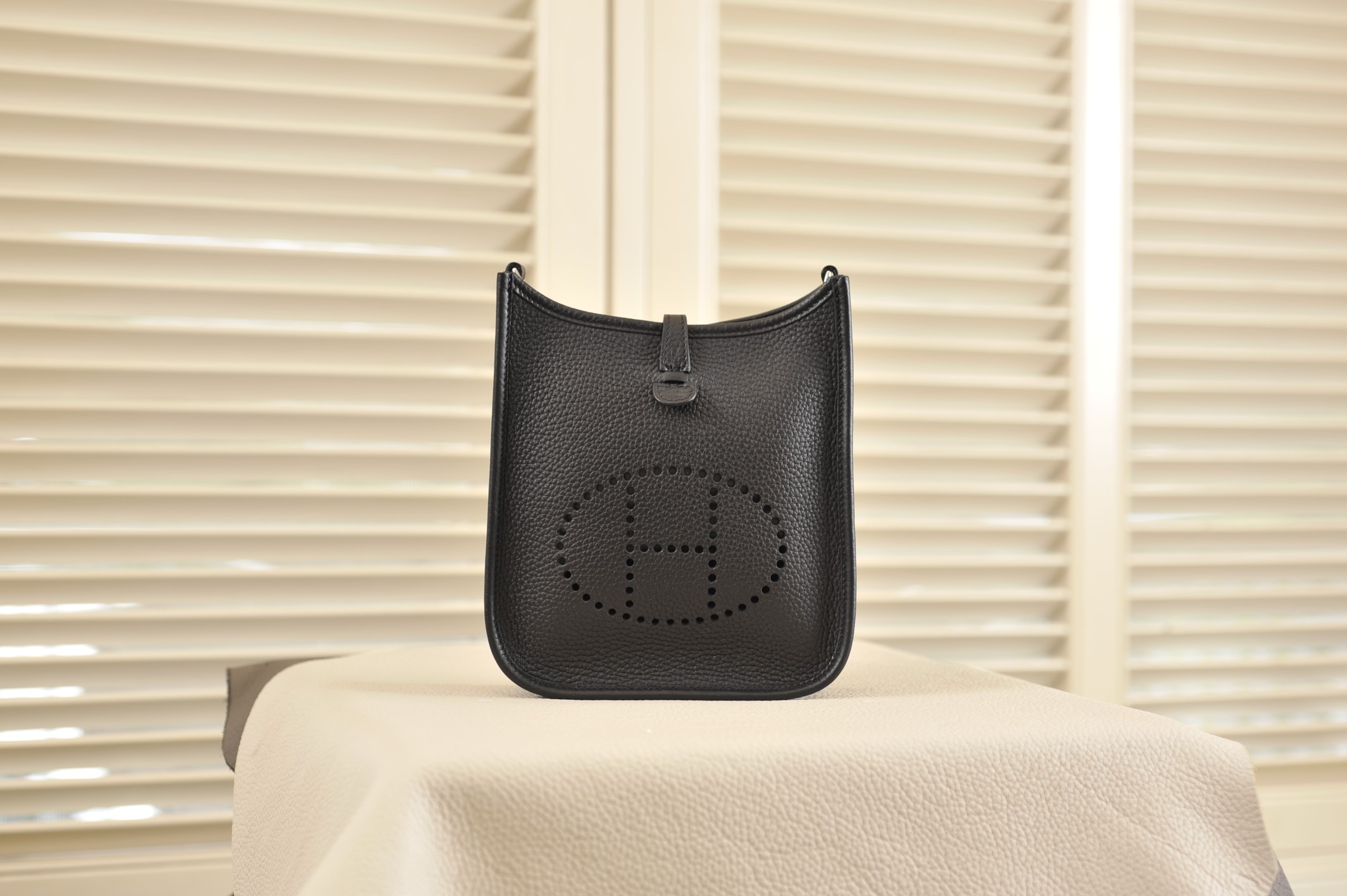 evelyne black silver buckle TC