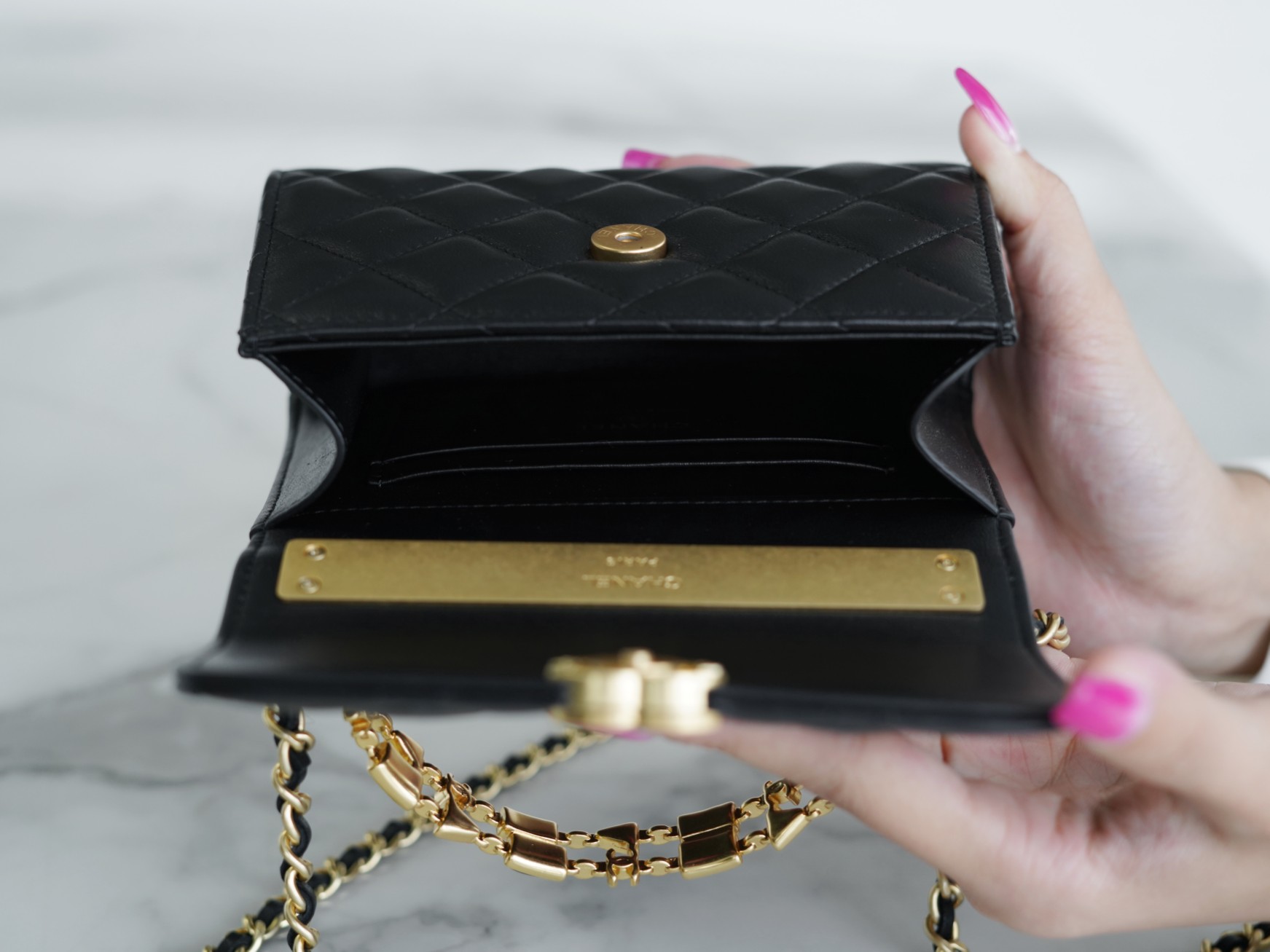 𝗖𝗛𝗔𝗡𝗘𝗟✦ Italy 🇮🇹 [Box] Original Open Department Lambskin 22B Enamel Buckle Kelly Medium Black Gold