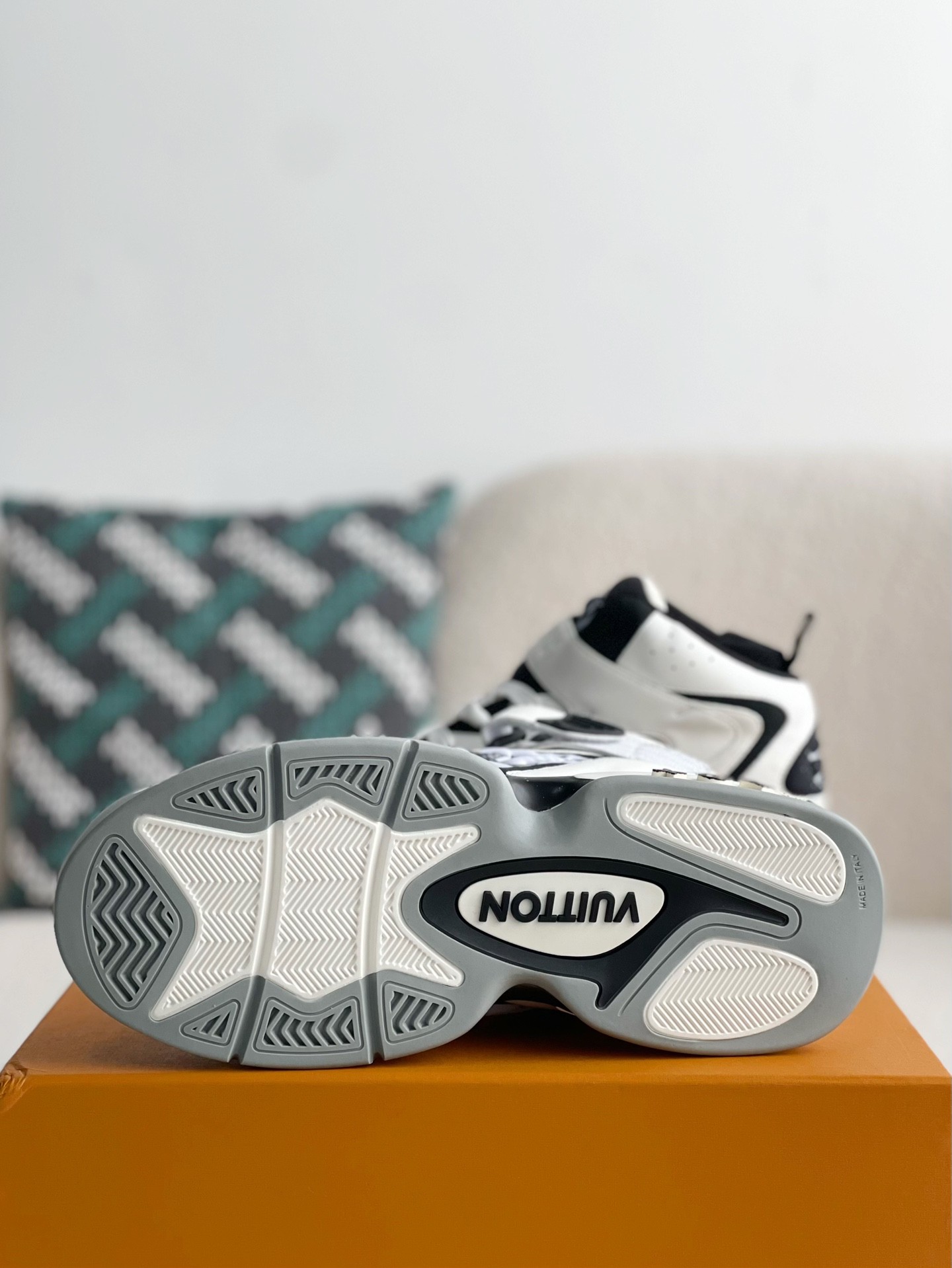 LOUIS VUITTON Trainer Adjustable Mode Paste Sports Casual Shoes