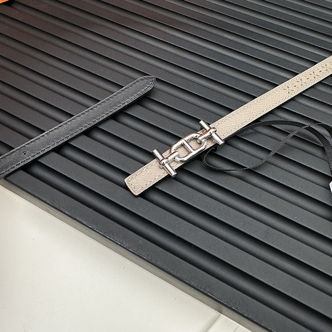 Reversible belt in Hermes Swift and perforated Epsom calfskin