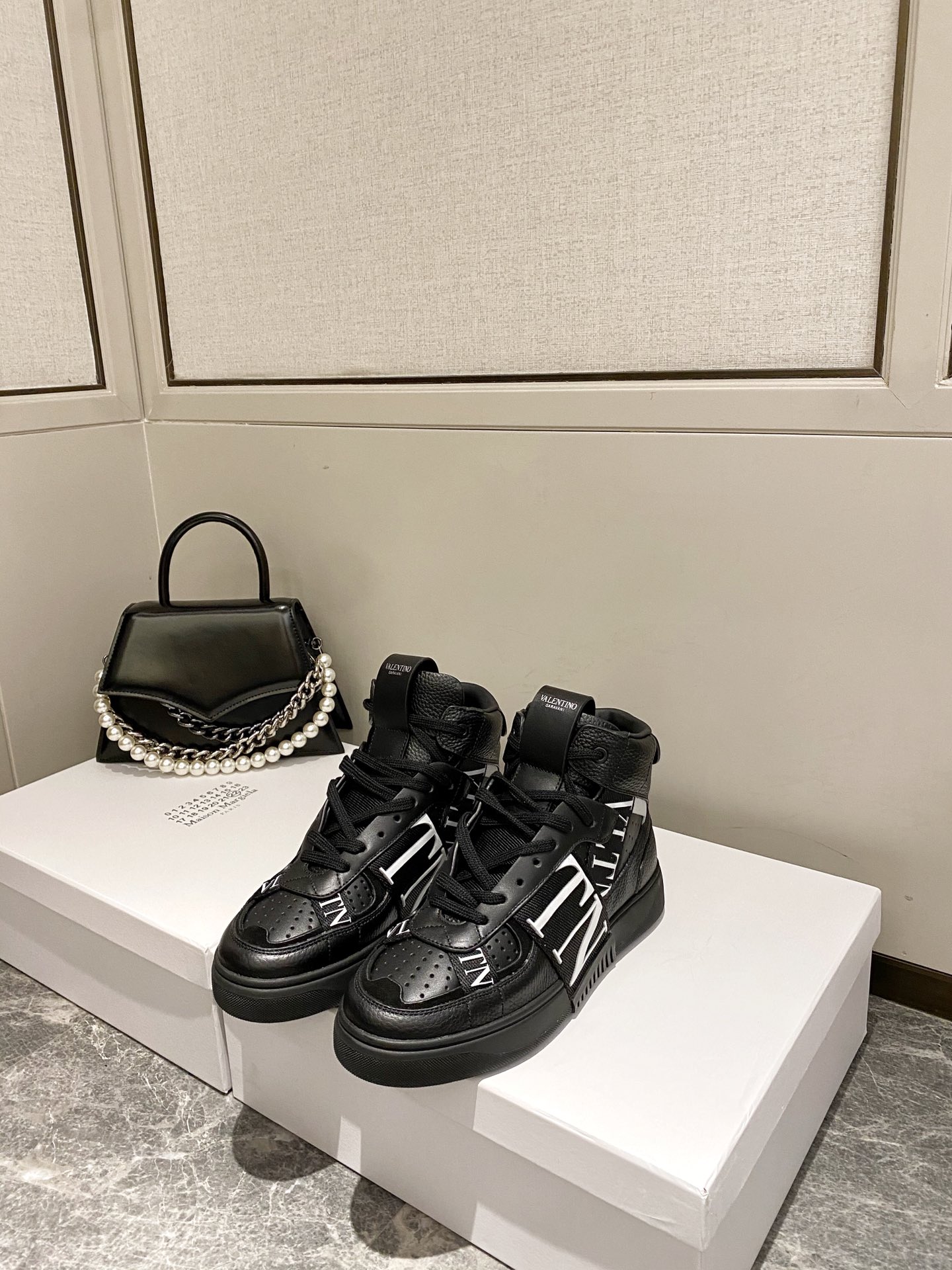 【Valentino】Valentino 2020 new high-top sneakers couple models on the new high end quality