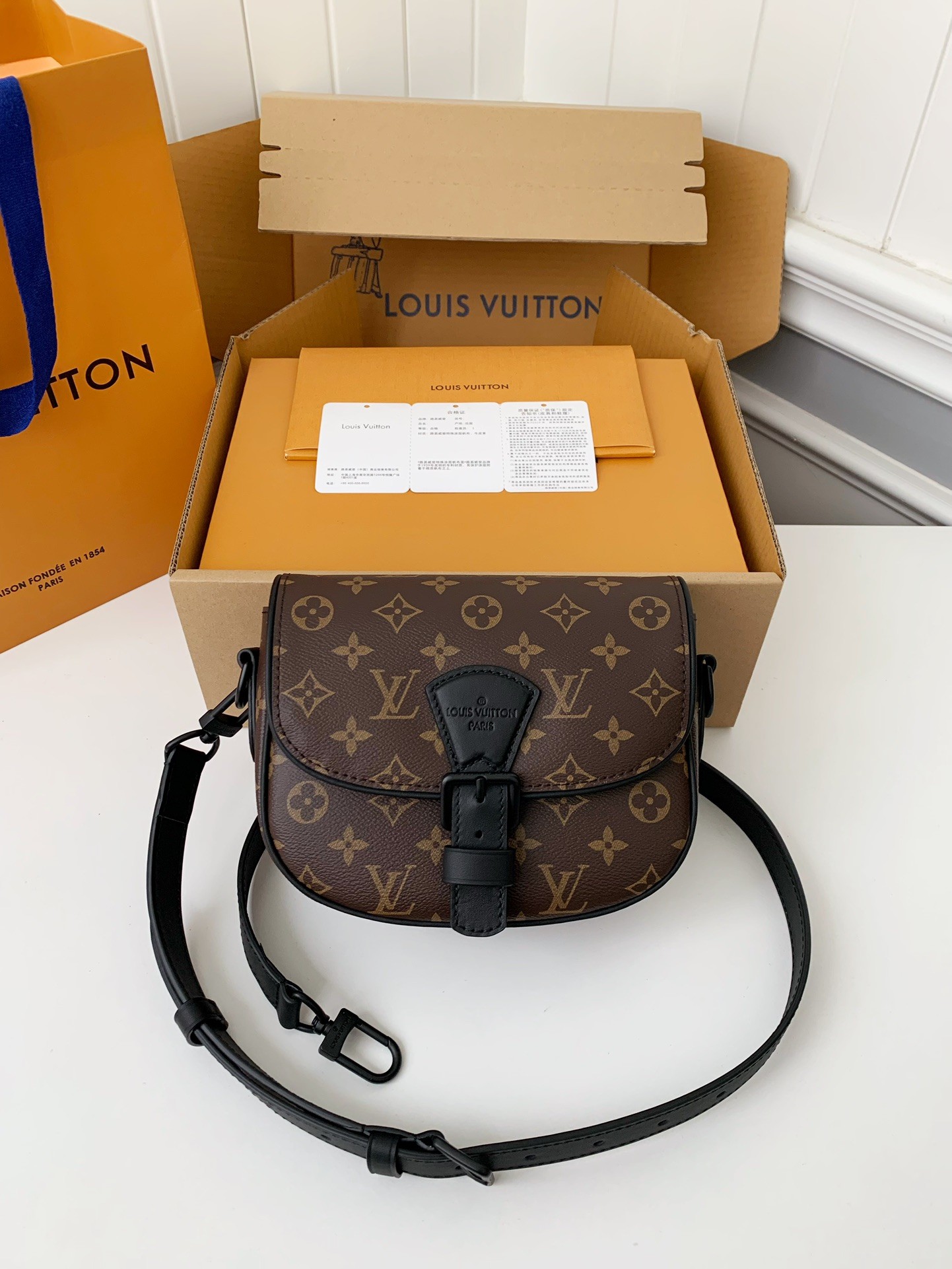 Louis Vuitton New season Montsouris Small Messenger Bag M47060 Size：20*17*7cm