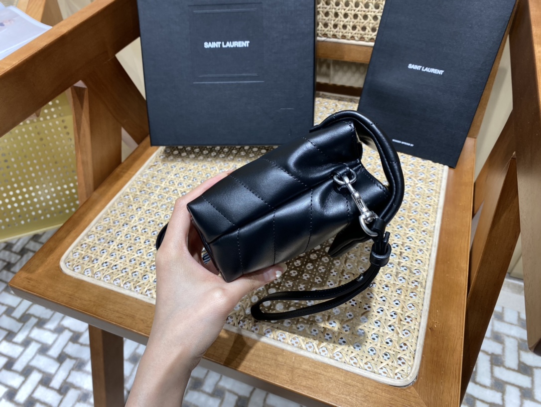 SAINT LAURENT 𝑳𝒐𝒖𝑳𝒐𝒖 #467072.Original leather.JD