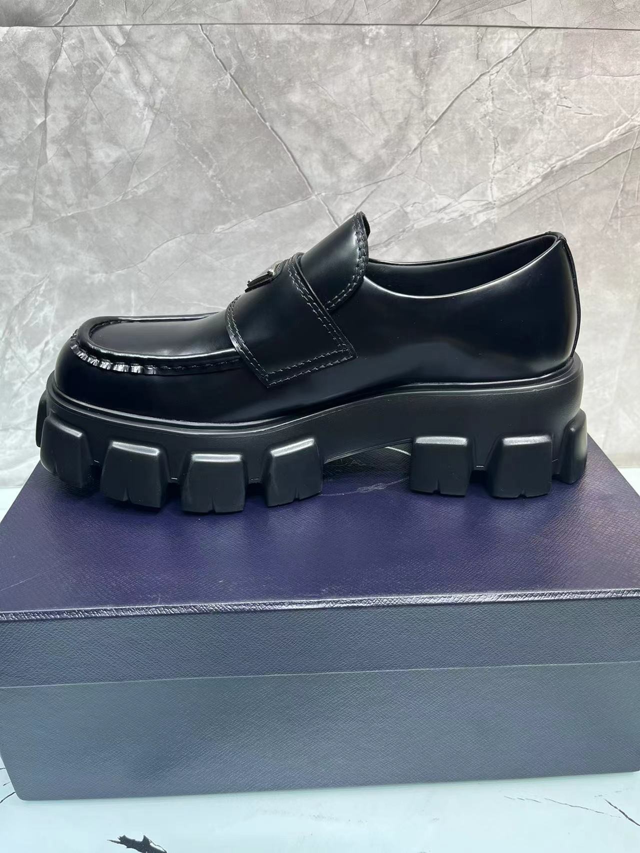 Prada Carrefour‘s shoes