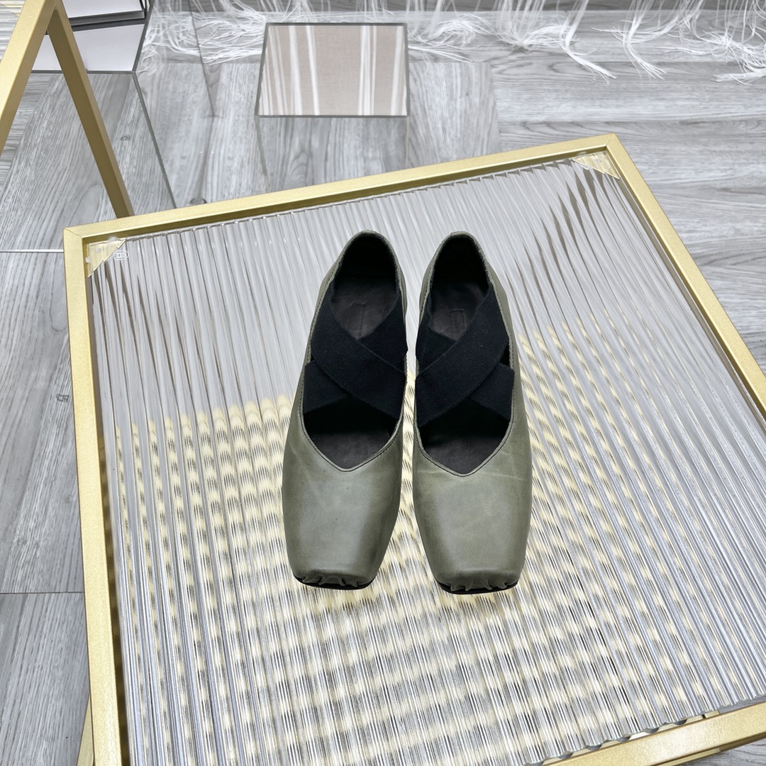 𝐔𝐌𝐀 𝐖𝐀𝐍𝐆｜𝟐𝟎𝟐𝟑/𝐒𝐒 𝐧𝐞𝐰  UMA WANG classic models retro do old ballet shoes