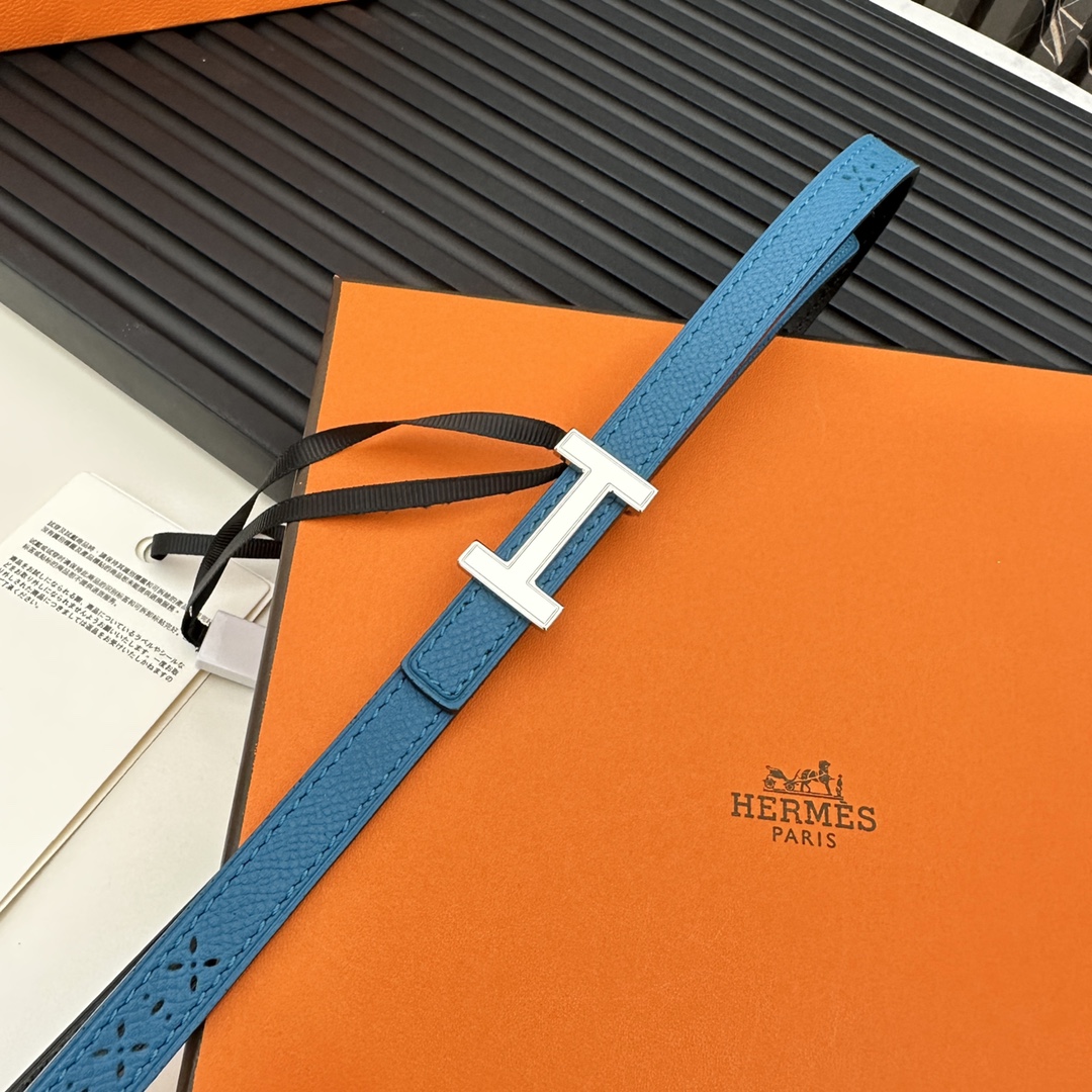 Reversible belt in Hermes Swift and perforated Epsom calfskin