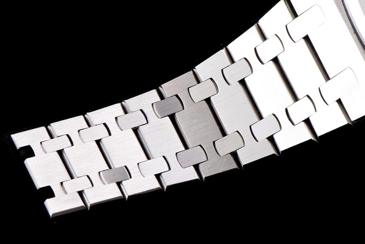 Audemars Piguet Royal Oak 15400 Series Men's Watch 41mm