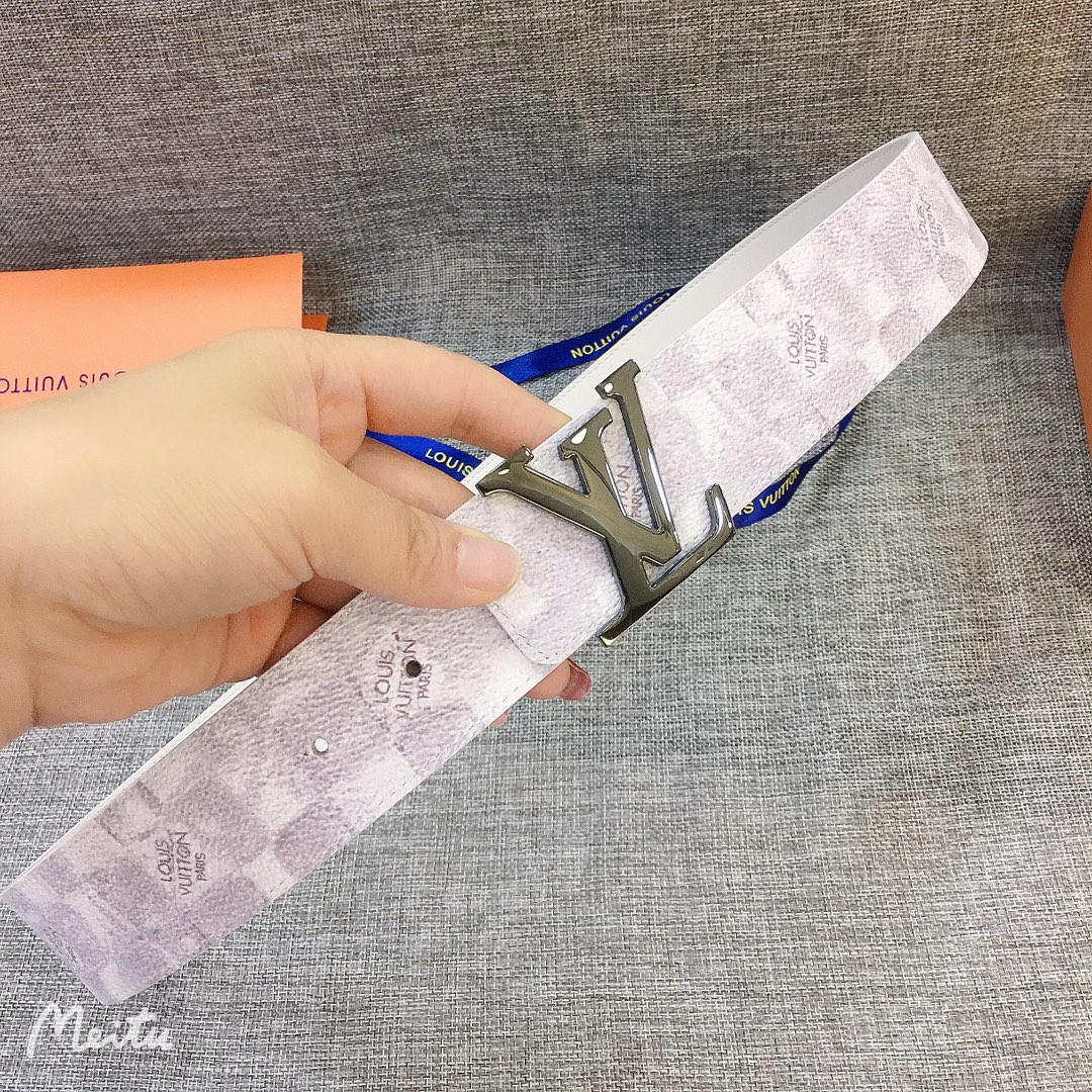 LOUIS VUITTO reversible belt in Monogram canvas and leather