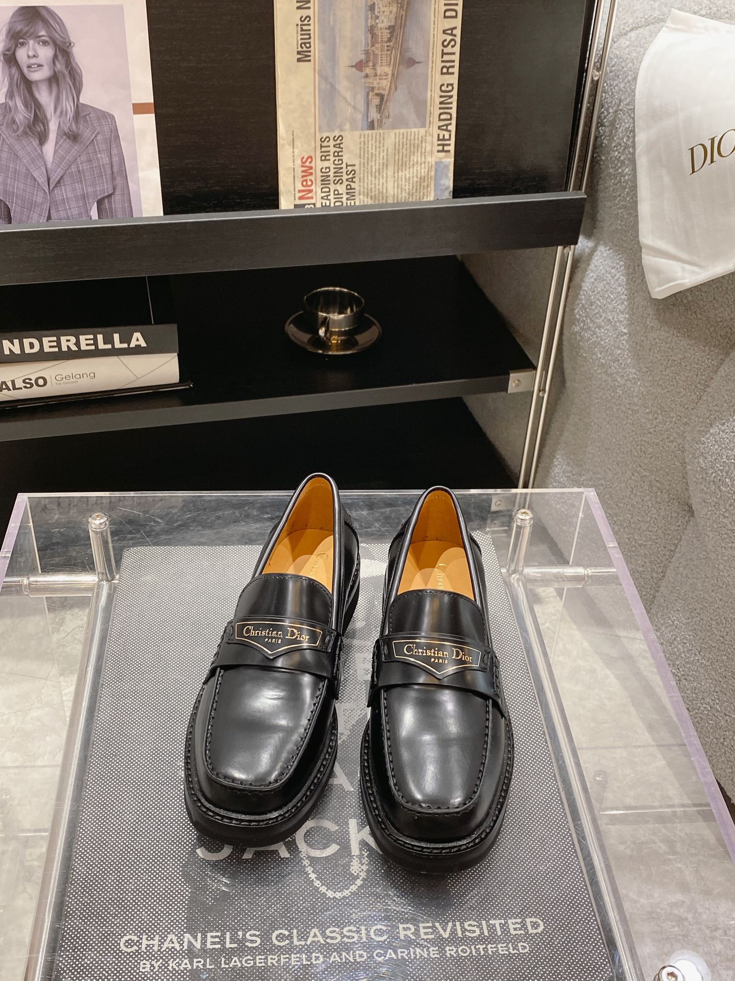 DIOR Early Spring 2023 New Loafers Black