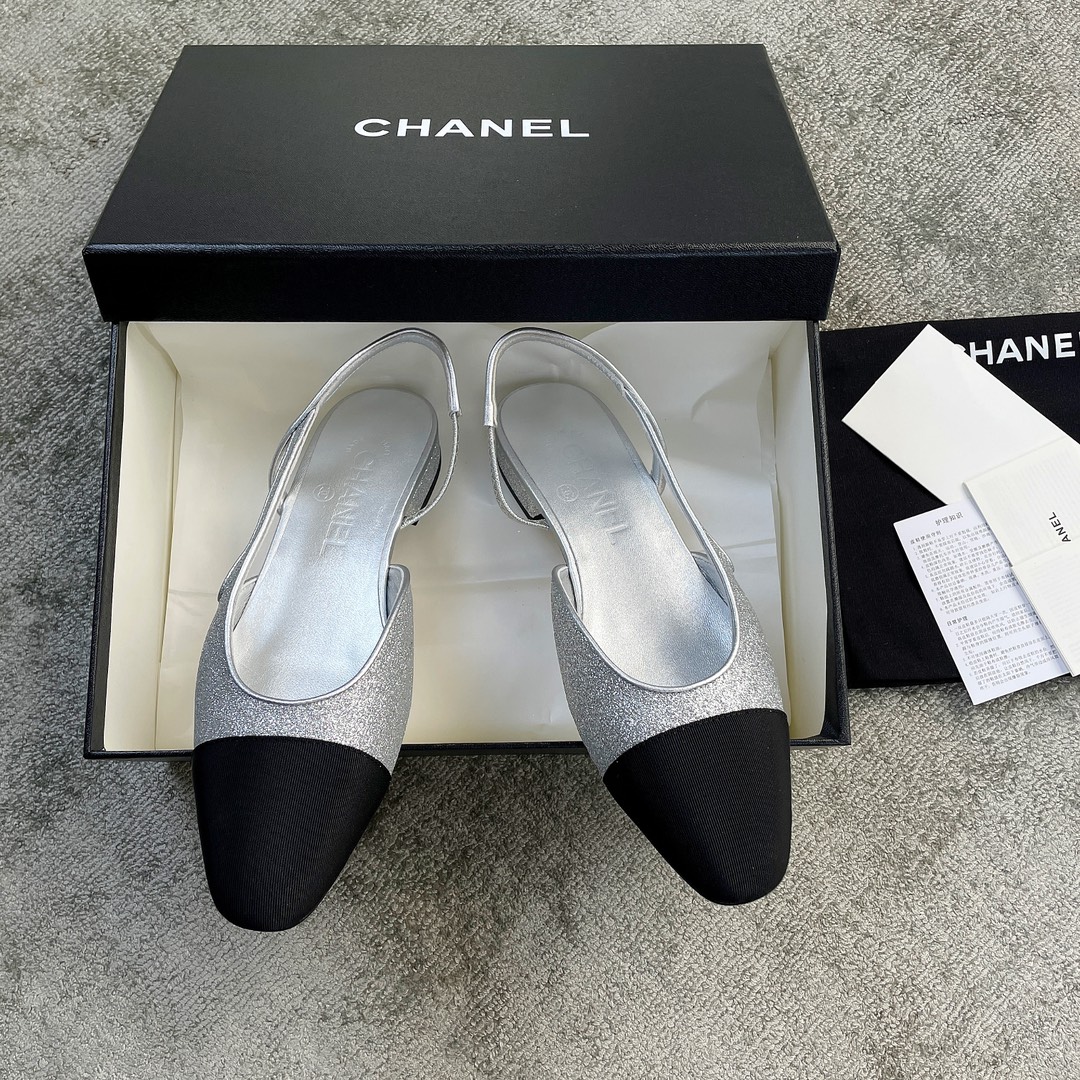 CHANEL especially popular color blocking single shoes continue the classic Chanel characteristics