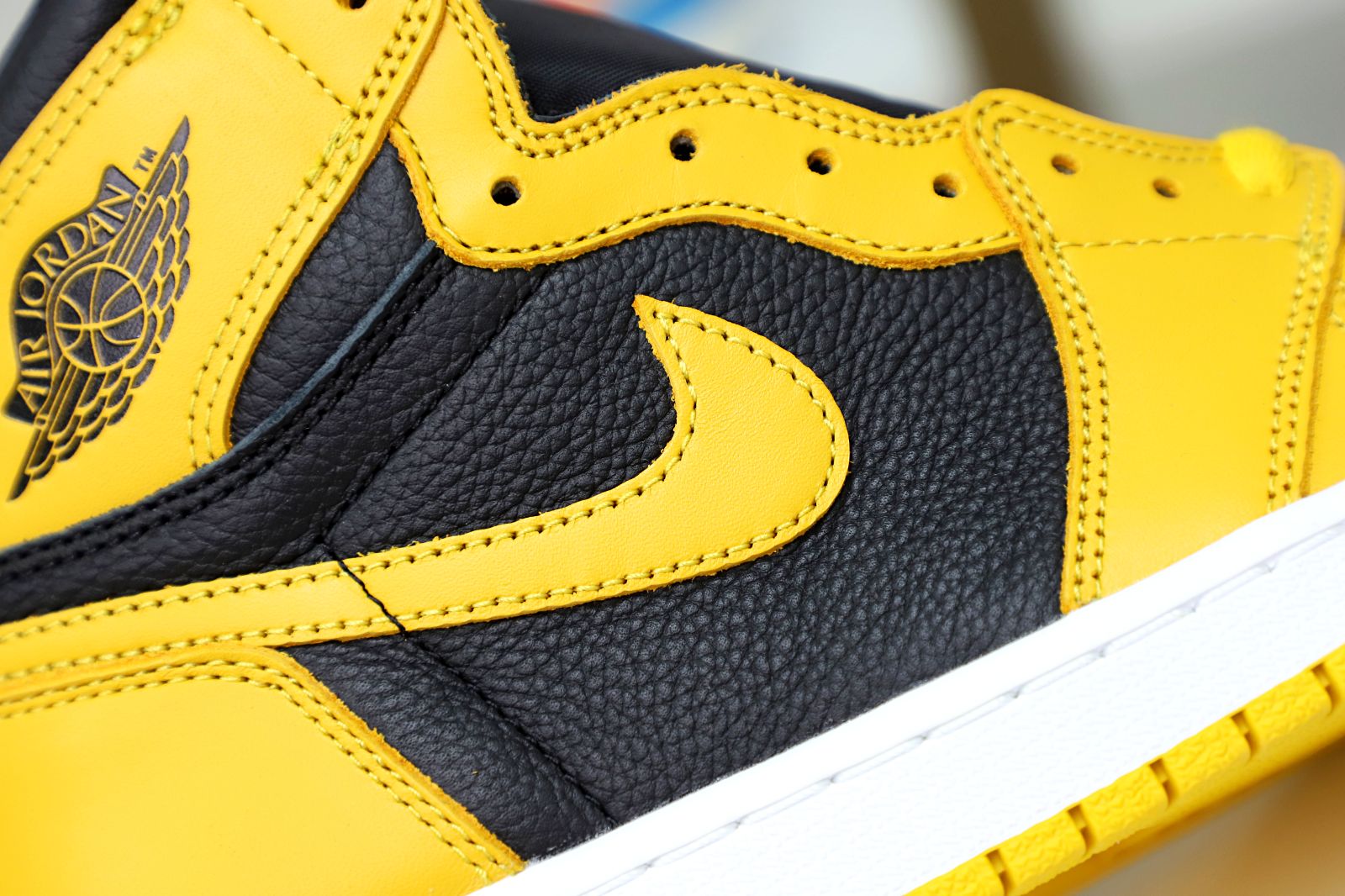AIR JORDAN 1 HIGH RETRO OG POLLEN