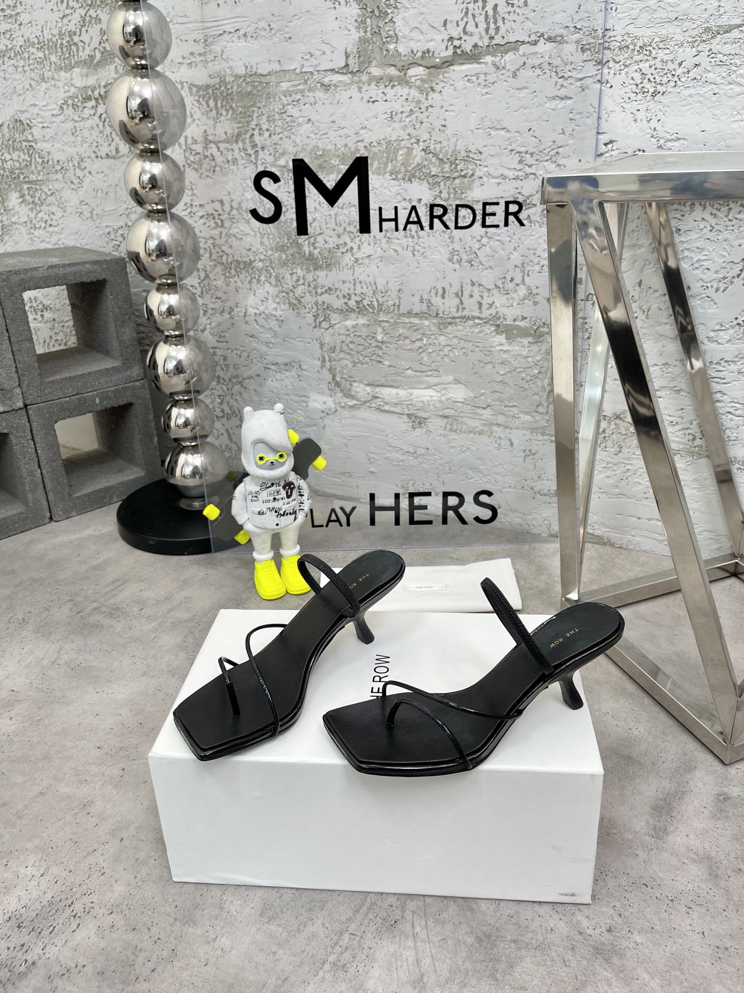 𝐓𝐡𝐞 𝐫𝐨𝐰｜𝟐𝟎𝟐𝟑/𝐒𝐒 𝐧𝐞𝐰 niche tide brand The row 2023 spring and summer new sexy thin strap cat heel sandals