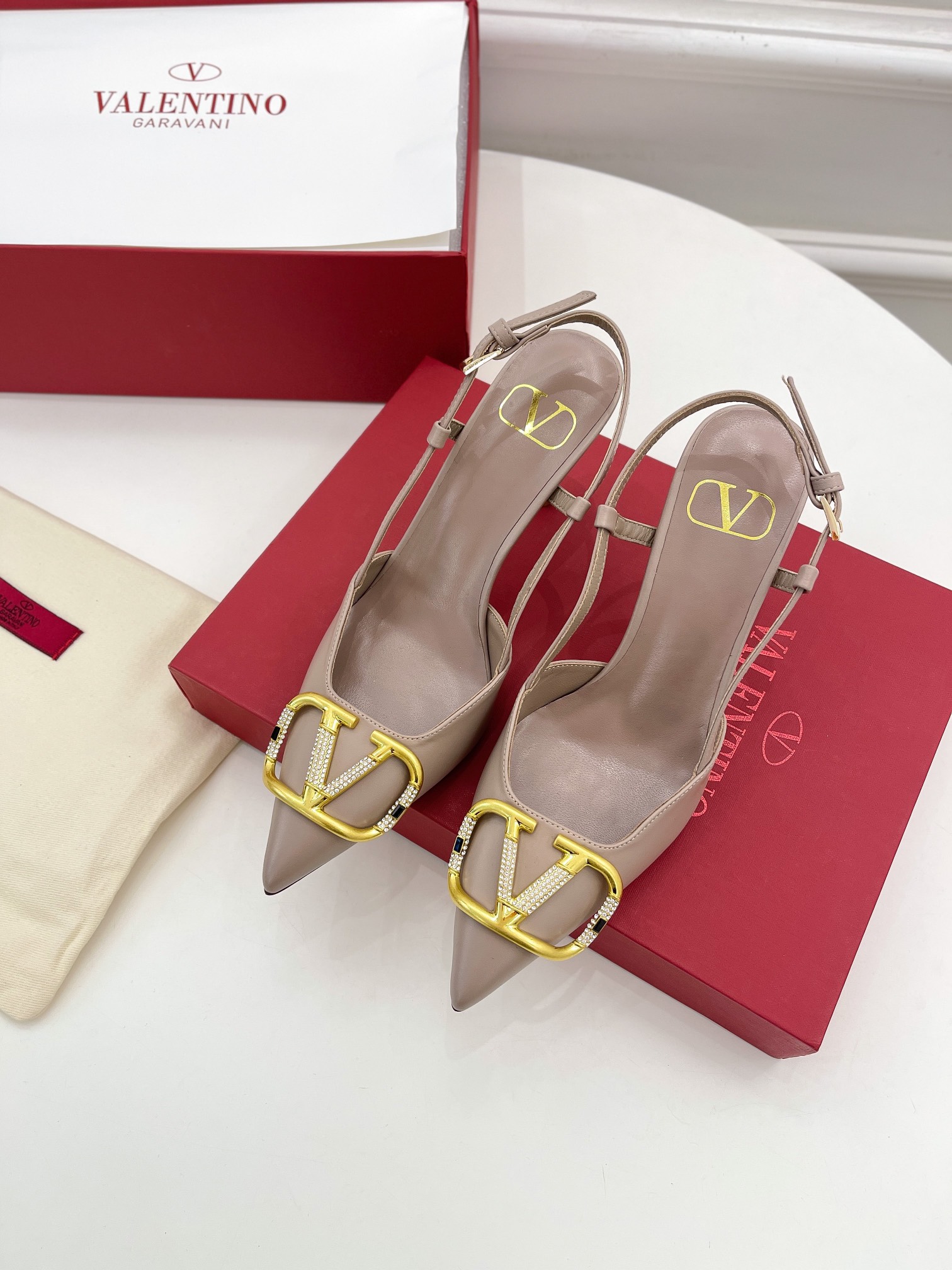 【Valentino】𝟐𝟎𝟐𝟏/𝐒𝐒 𝐧𝐞𝐰 Valentino 2022 spring and summer new large V diamond buckle high heels on the new