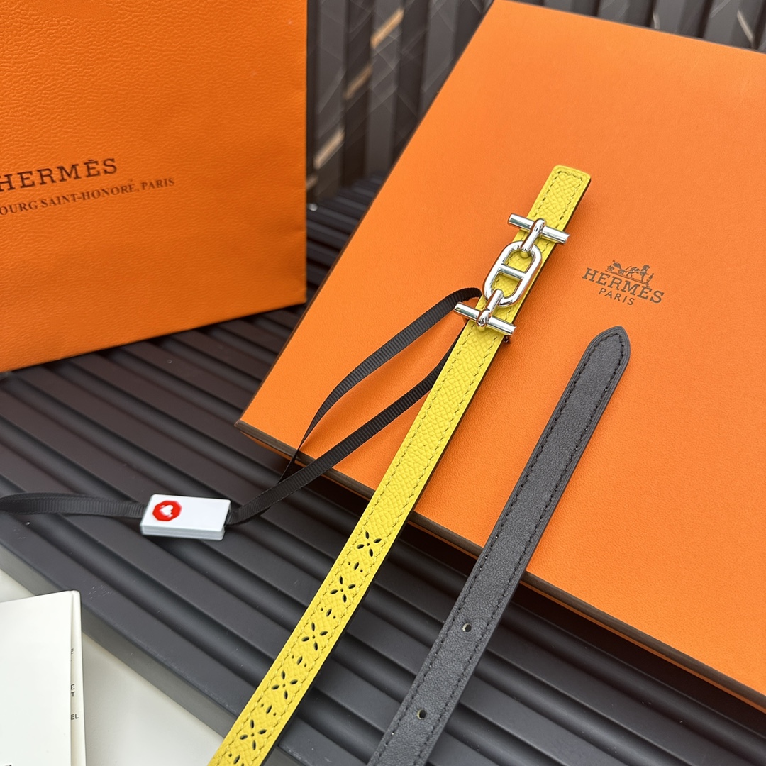 Reversible belt in Hermes Swift and perforated Epsom calfskin