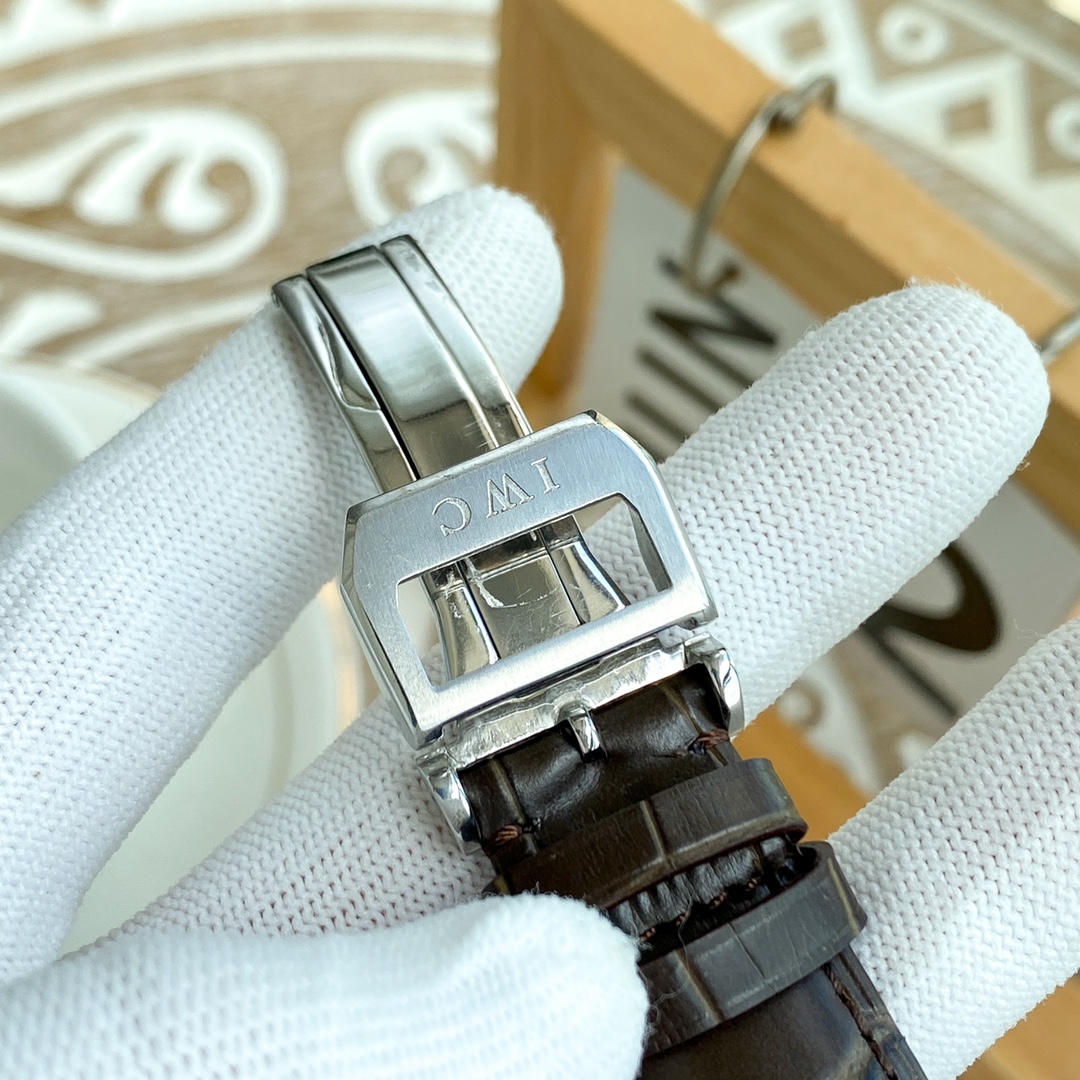 IWC- Fine men's watches Fully automatic mechanical movement, top 316 steel case and strap