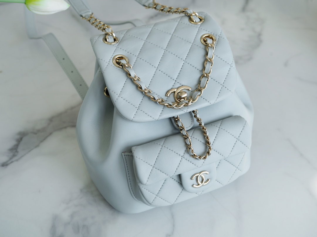 𝗖𝗛𝗔𝗘𝗡𝗟✦Italy 🇮🇹 original lambskin🐑 𝟮𝟮𝗔New 𝐃𝐮𝐦𝐚 shoulder bag sheepskin light blue➿