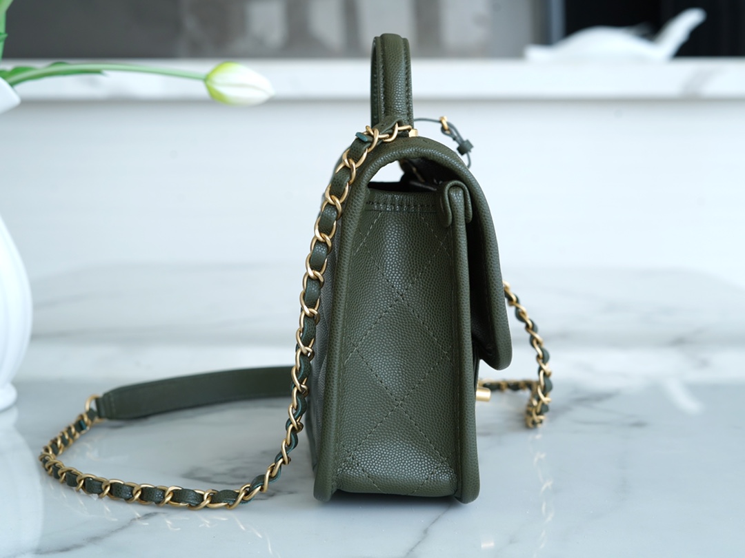 𝗖𝗛𝗔𝗡𝗘𝗟✦ France 🇫🇷 original [HAAS] fine grain calfskin 🐂𝟮𝟮k Postman Tofu Bag Olive Green