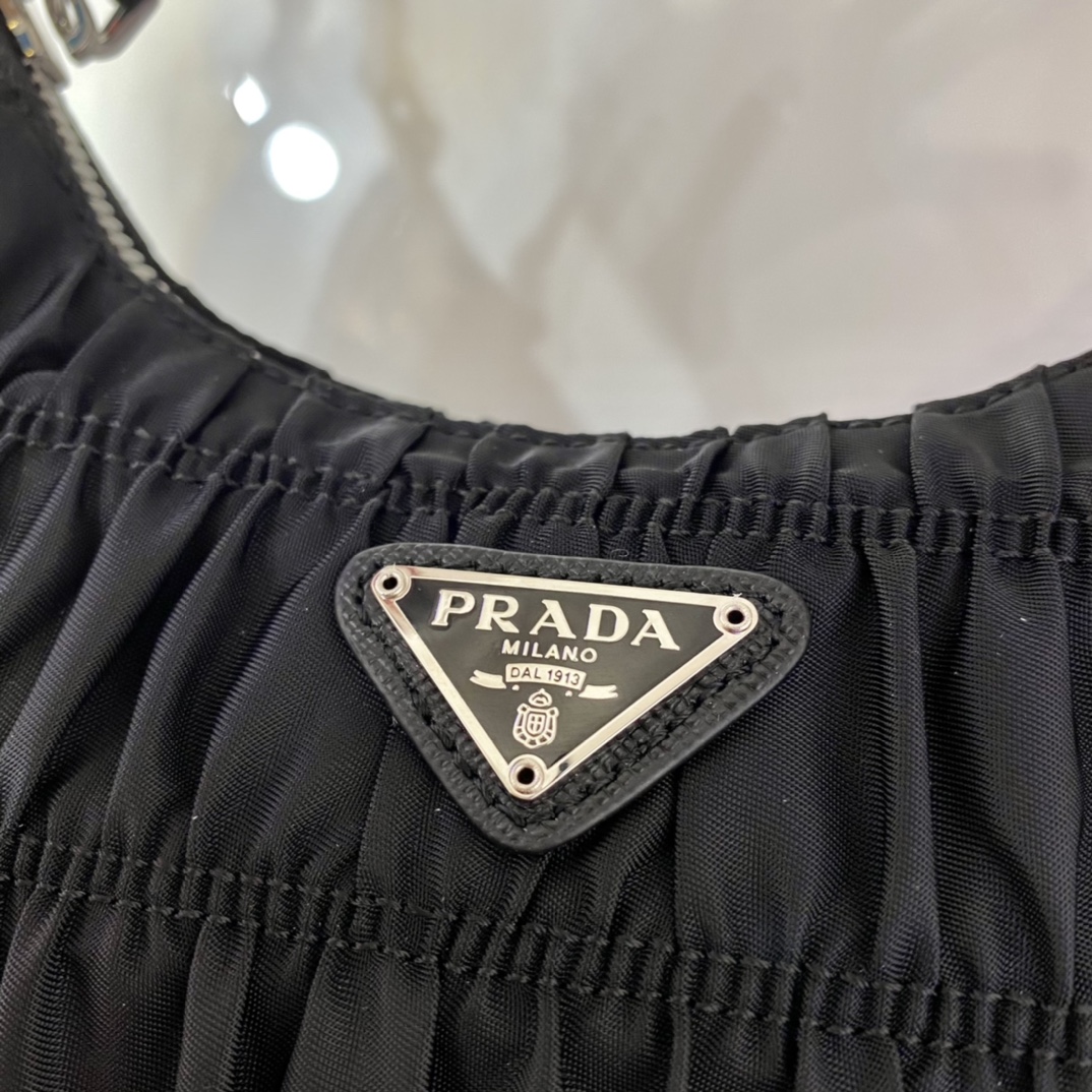 𝐏𝐑𝐀𝐃𝐀 nylon crinkle Hobo underarm bag