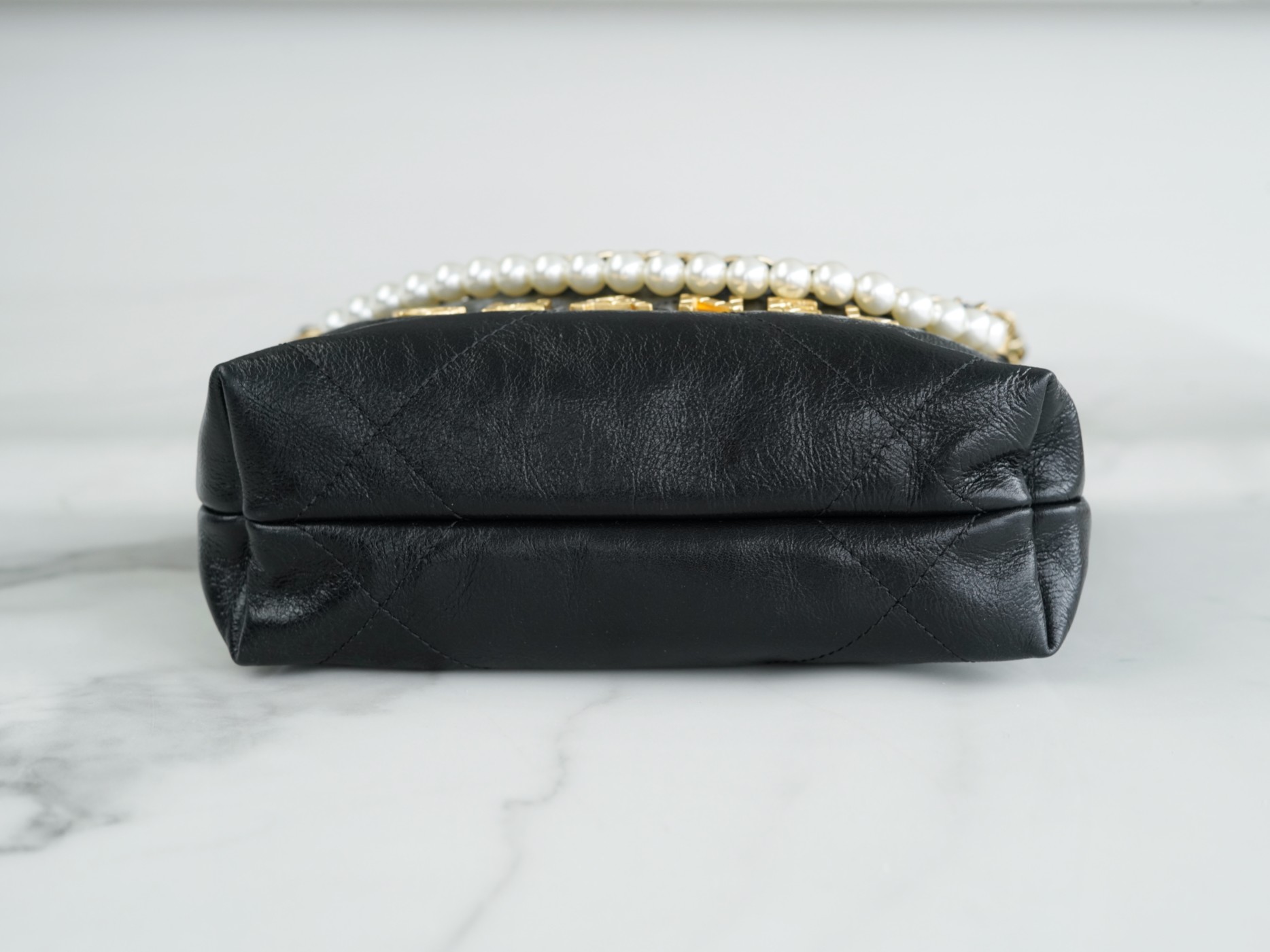 𝗖𝗛𝗔𝗡𝗘𝗟✦  23S 22Mini pearl chain bag black