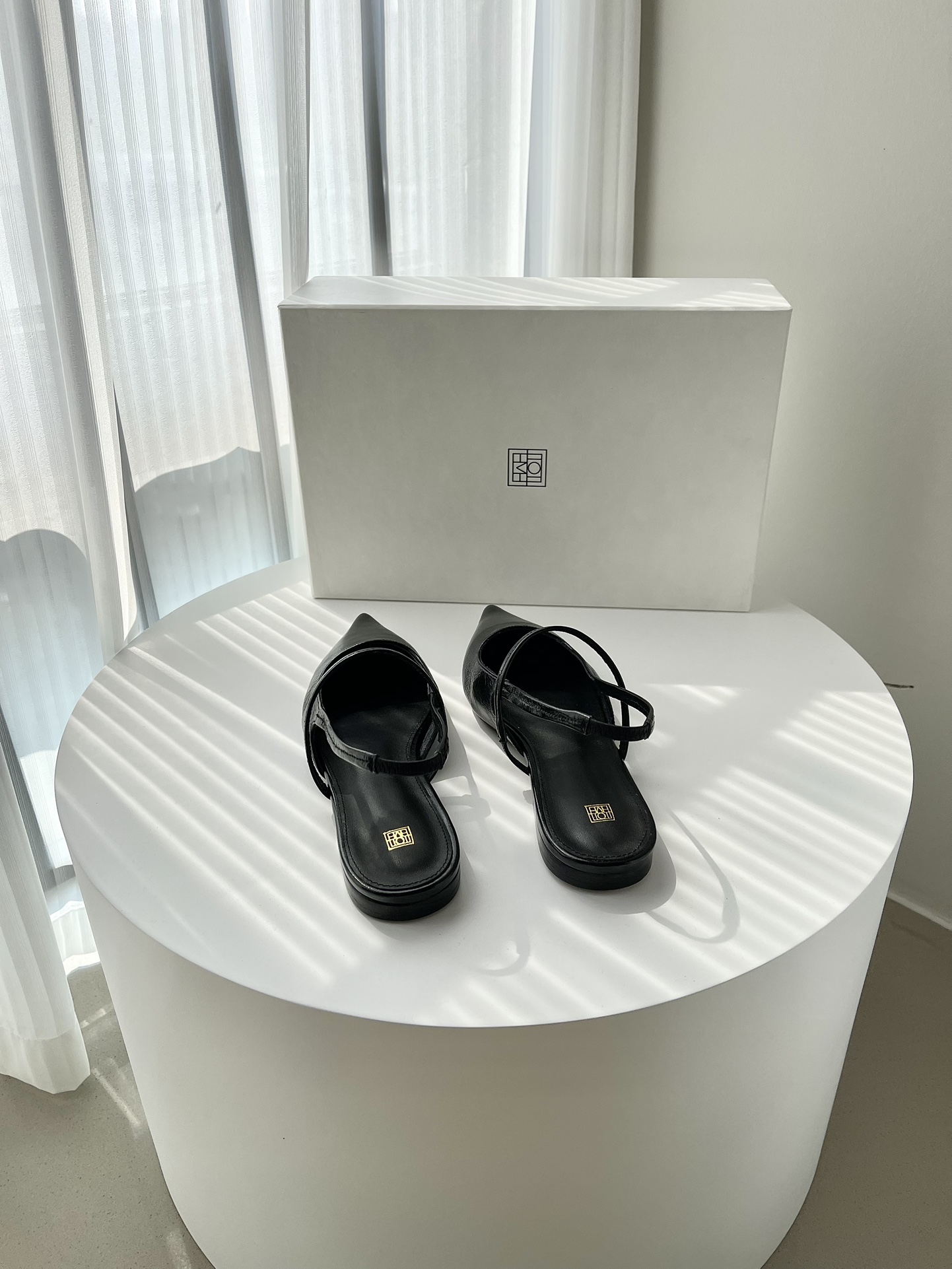 𝐓𝐨𝐭𝐞𝐦𝐞｜𝟐𝟎𝟐𝟑/𝐒𝐒 𝐧𝐞𝐰 Minimalist slingback with a different classic temperament Dry, rigid and soft