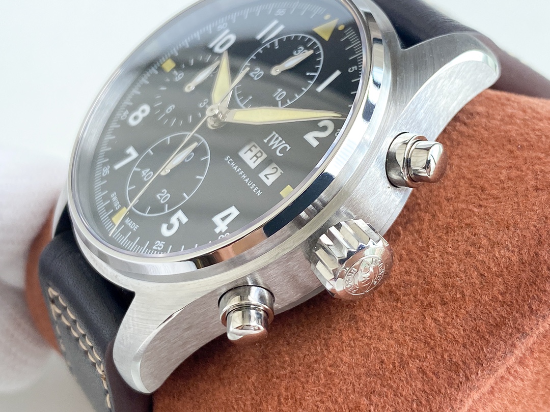 IWC- IWC 3777 Pilot's Watch Chronograph, movement synchronized with the original, anti-glare blue coating on both sides