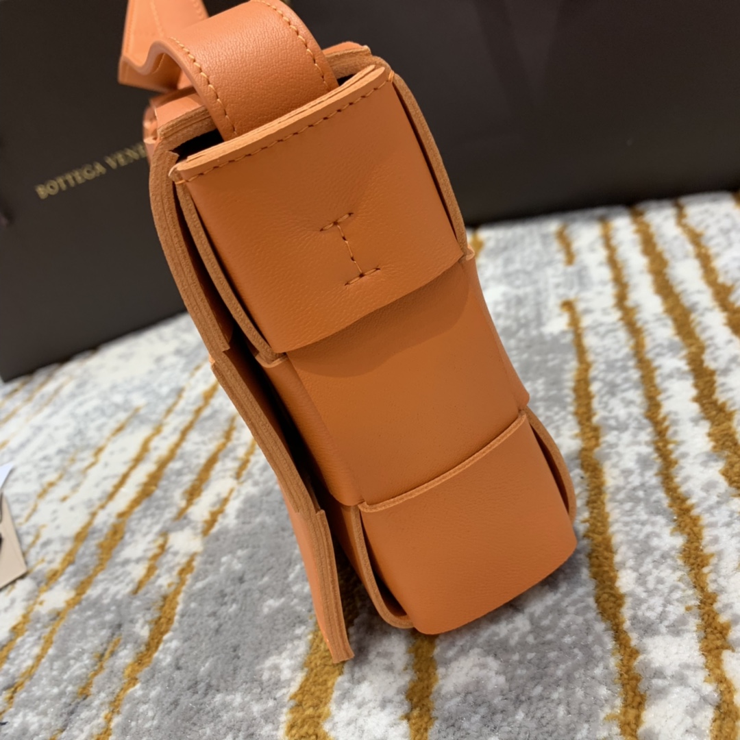 Bottega Veneta  𝘾𝘼𝙎𝙎𝙀𝙏𝙏𝙀 #578004