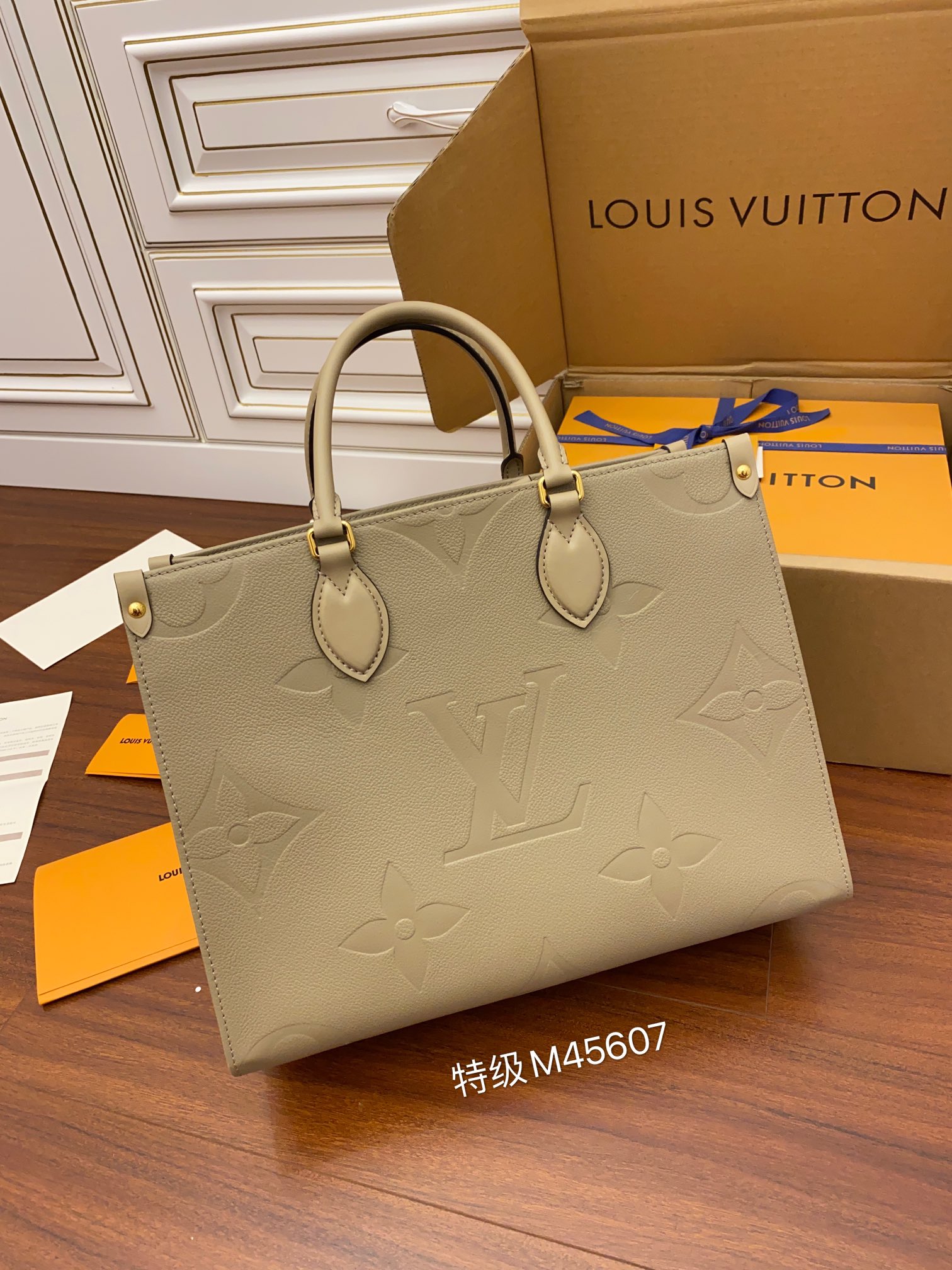 Louis Vuitton tote bag M45607