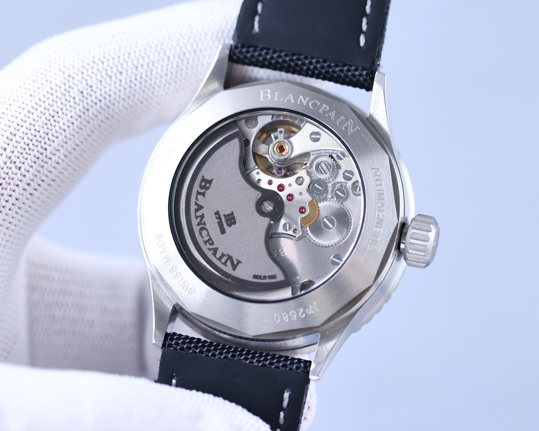 Blancpain - This functional watch comes from the classic Blancpain collection