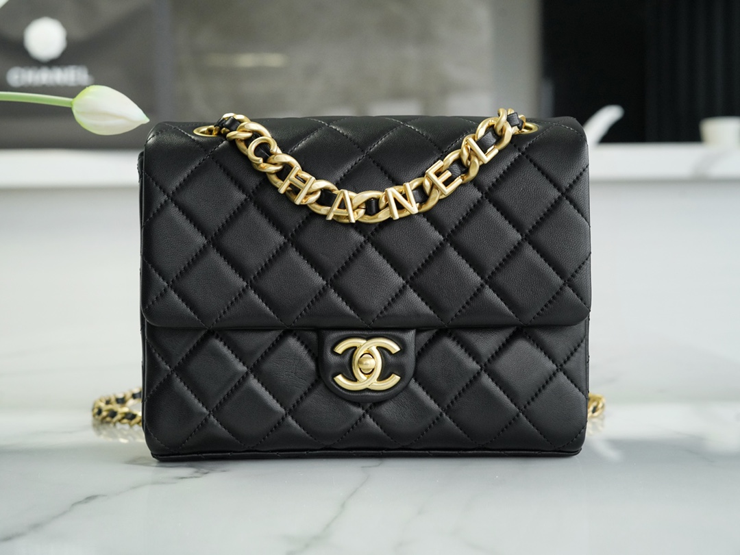 𝗖𝗛𝗔𝗡𝗘𝗟 23P New Letter Chain Flap Bag Black