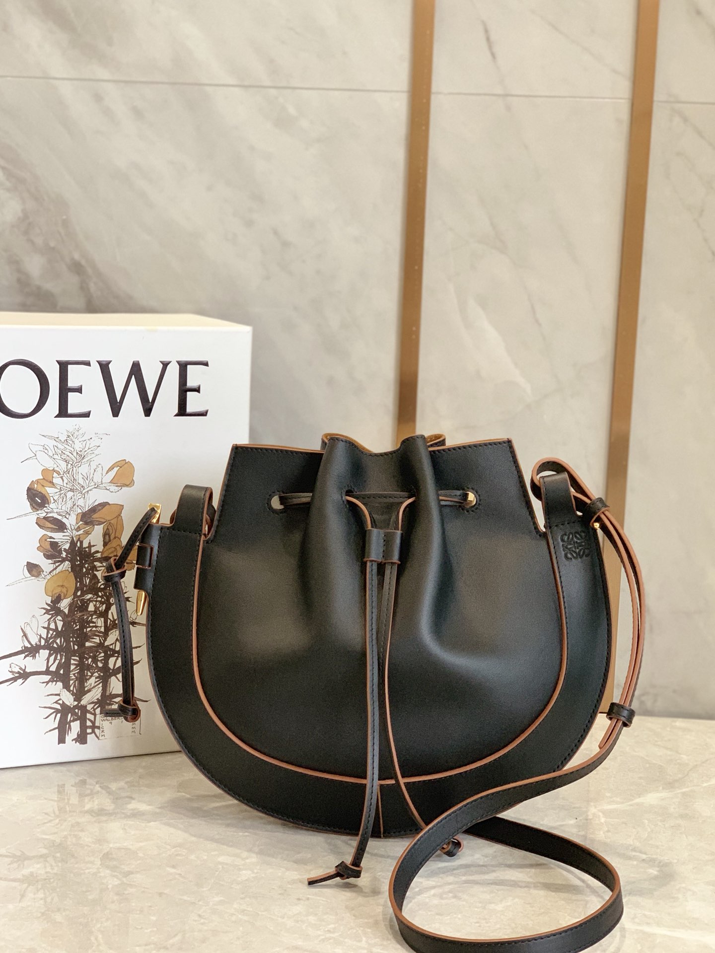 LOEWE Horseshoe flying saucer bag