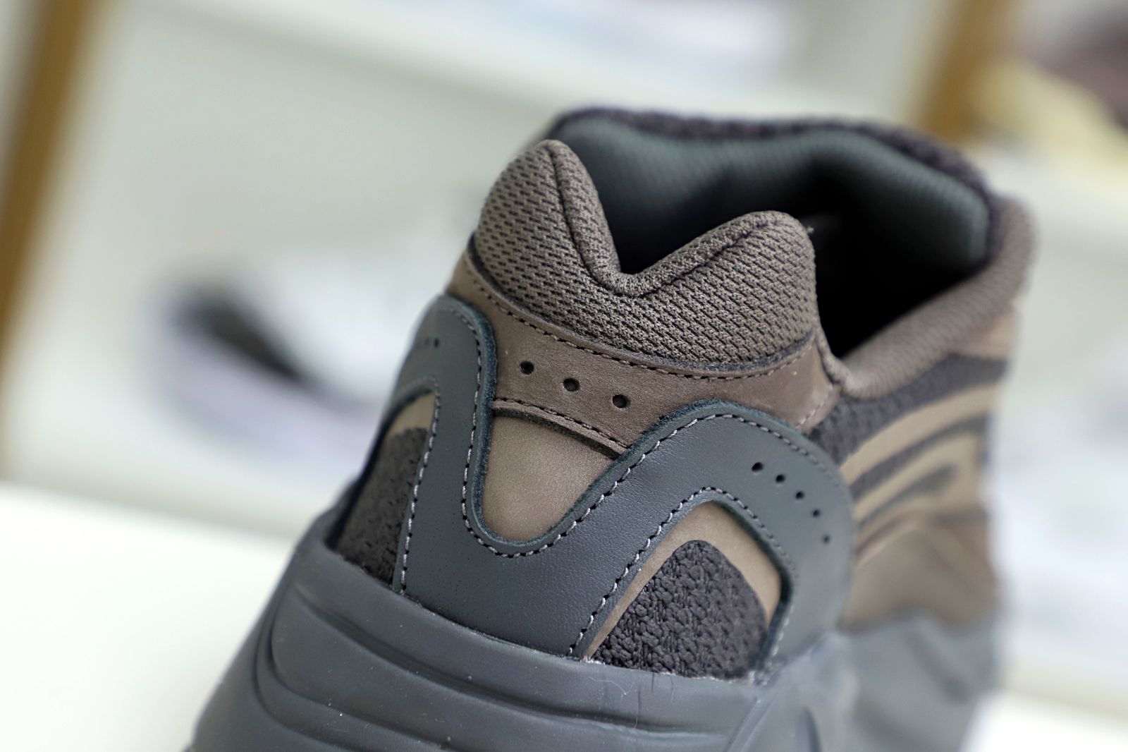 Yeezy boost 700 V2 Geode