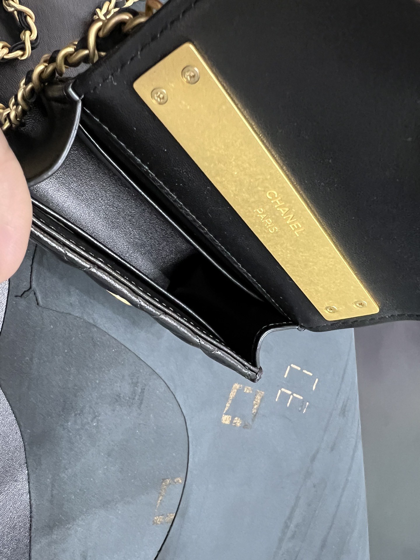 𝗖𝗛𝗔𝗡𝗘𝗟✦ Italy 🇮🇹 [Box] Original Open Department Lambskin 22B Enamel Buckle Kelly Small Black Gold