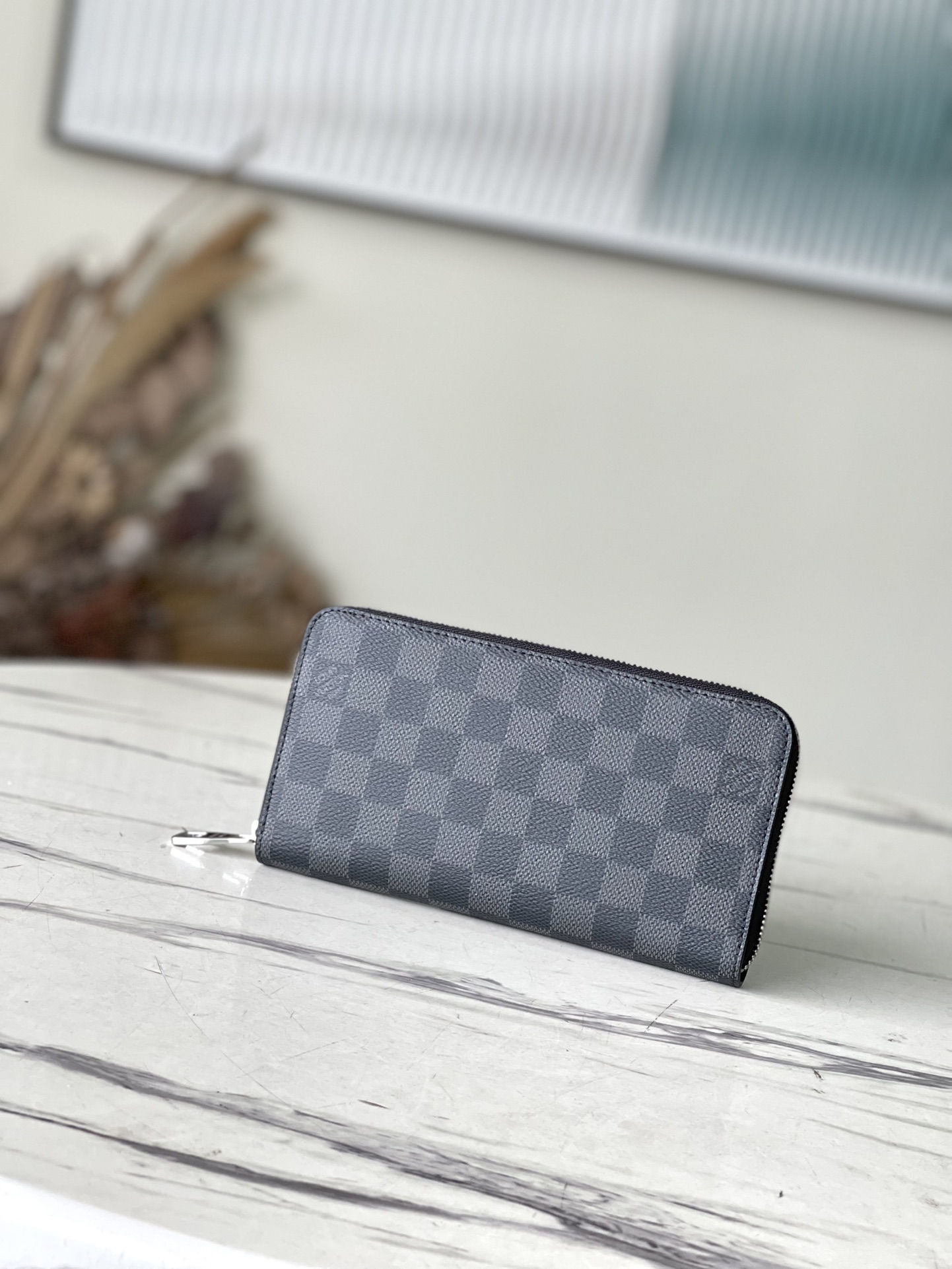 𝐋𝐎𝐔𝐈𝐒 𝐕𝐔𝐈𝐓𝐓𝐎𝐍    N41661