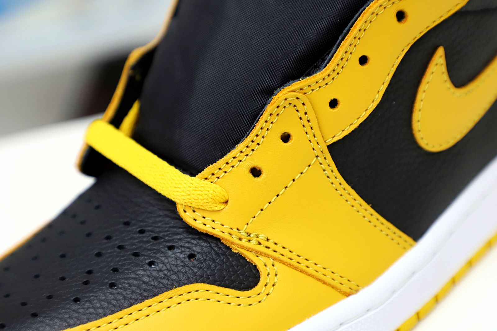 AIR JORDAN 1 HIGH RETRO OG POLLEN