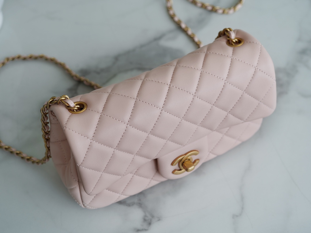 𝗖𝗛𝗔𝗘𝗡𝗟✦ metal ball 𝑴𝒊𝒏𝒊 authentic leather cherry blossom powder