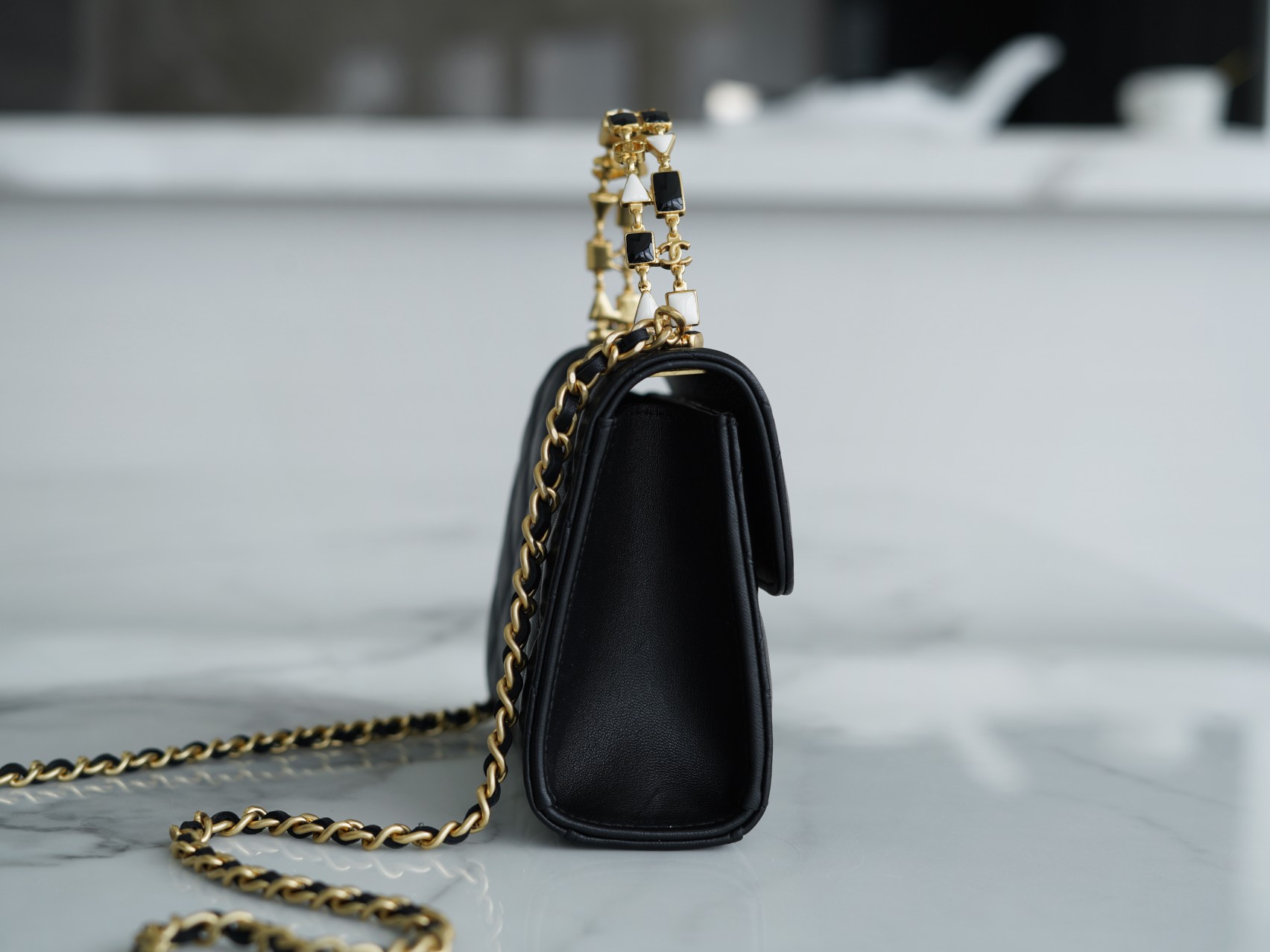 𝗖𝗛𝗔𝗡𝗘𝗟✦ Italy 🇮🇹 [Box] Original Open Department Lambskin 22B Enamel Buckle Kelly Medium Black Gold