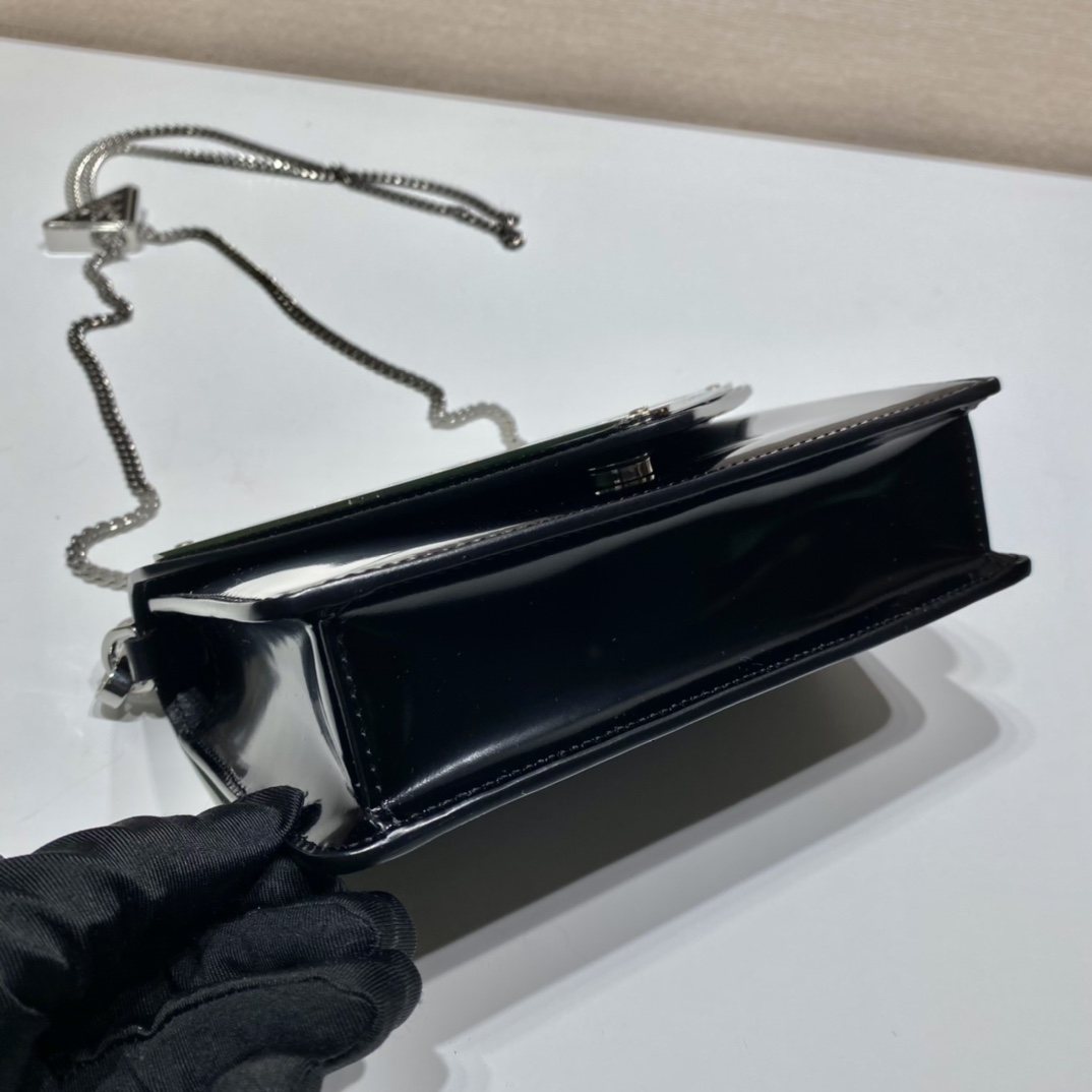 𝐏𝐑𝐀𝐃𝐀 Large triangular flap 1BH189