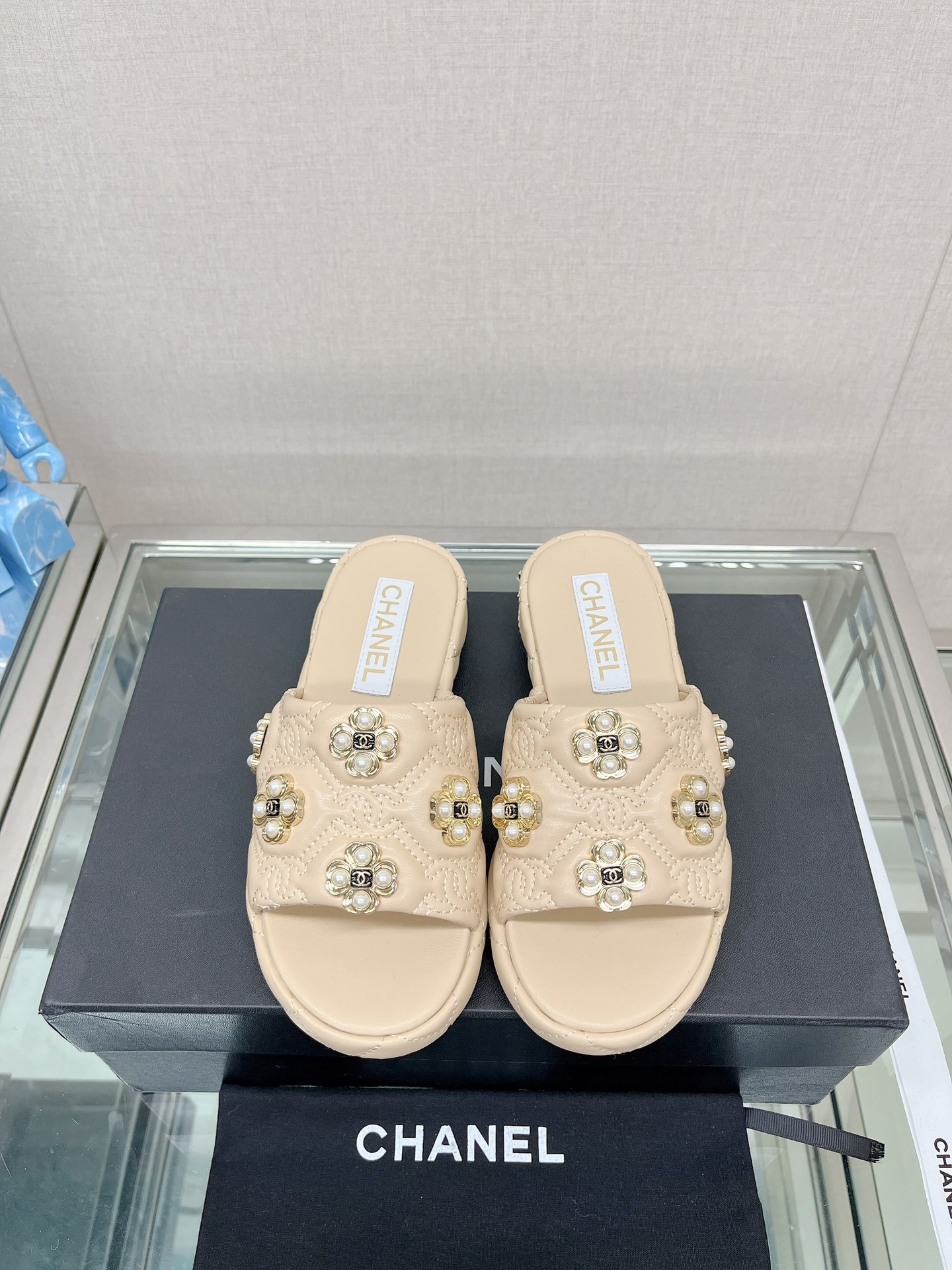 CHANEL water table thick bottom pearl flower slippers original rubber sole