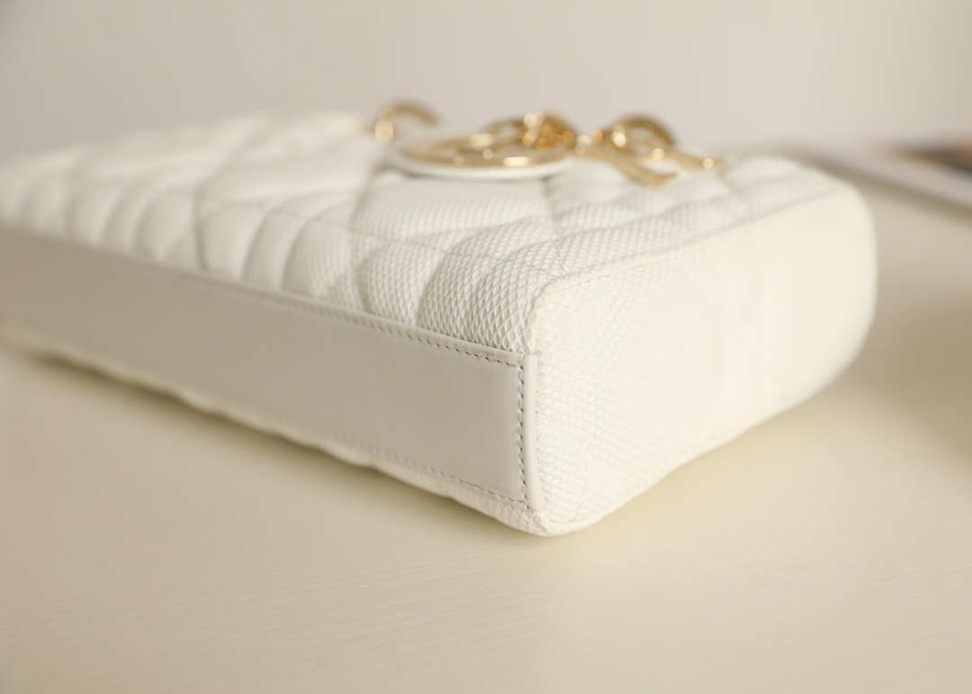 Dior Lady D-Joy is a classic style of the Goliath Bible