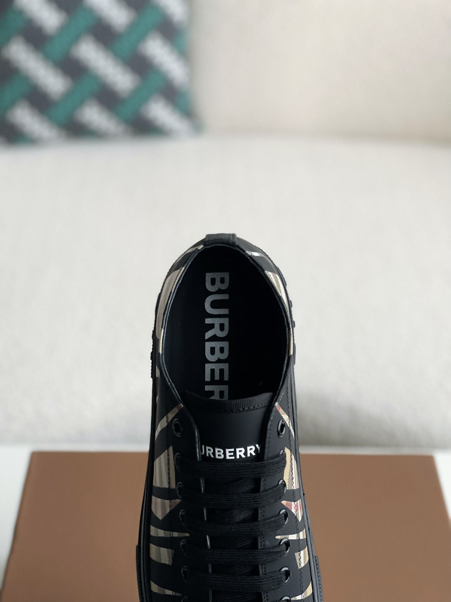 Burberry Low cut casual sports shoes