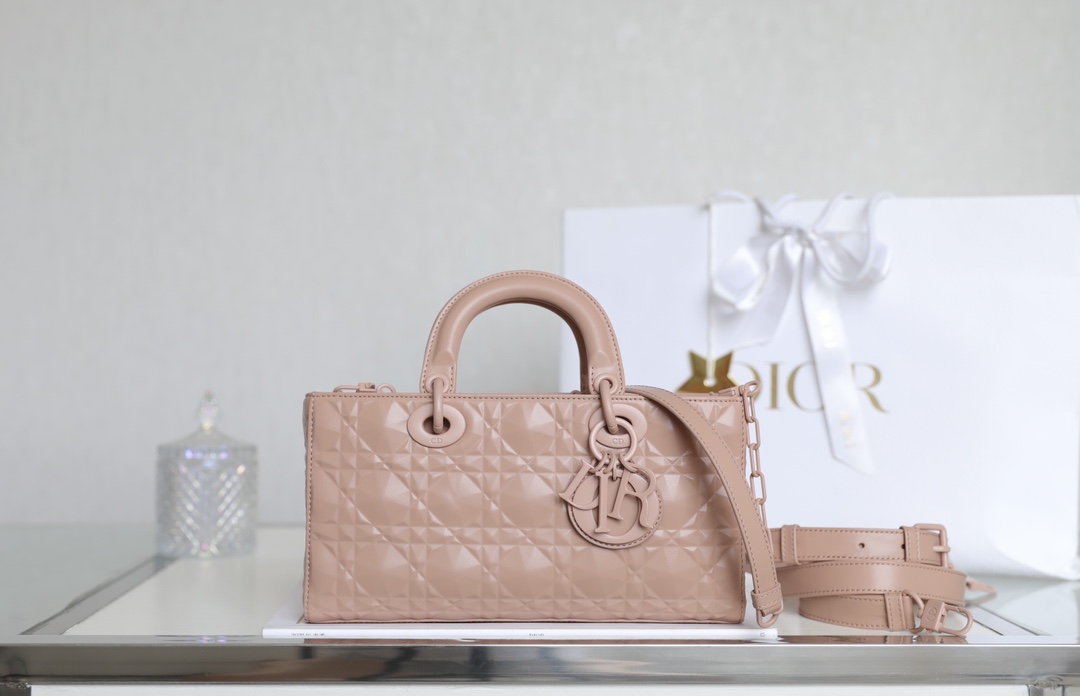 Dior Lady D-Joy is a classic style of the Goliath Bible